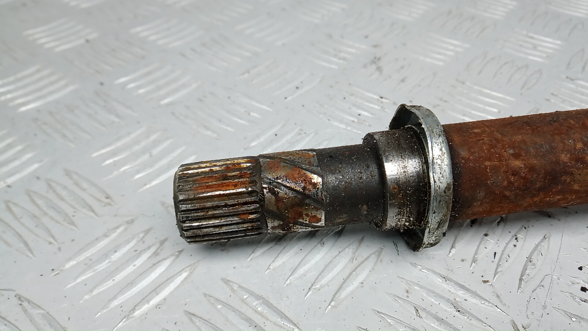 Полуось передняя правая