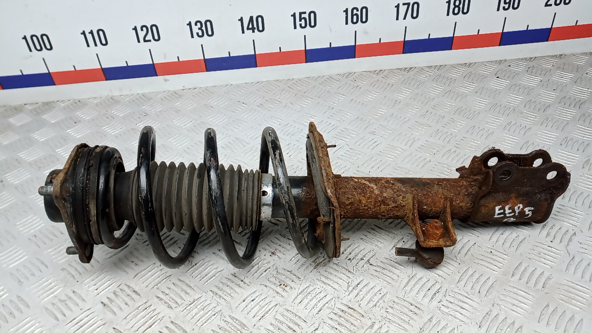 Амортизатор передний левый