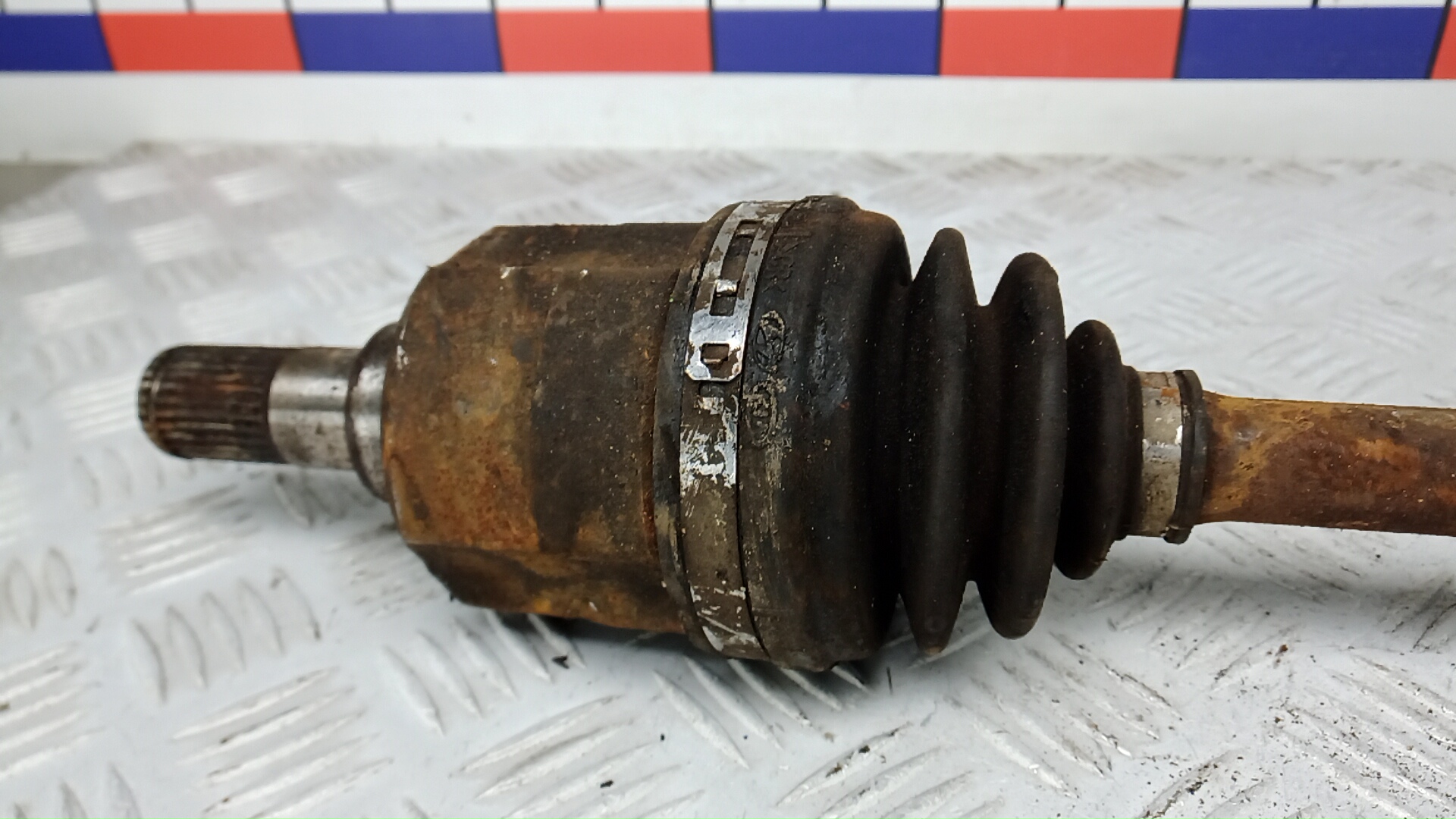 Полуось передняя левая