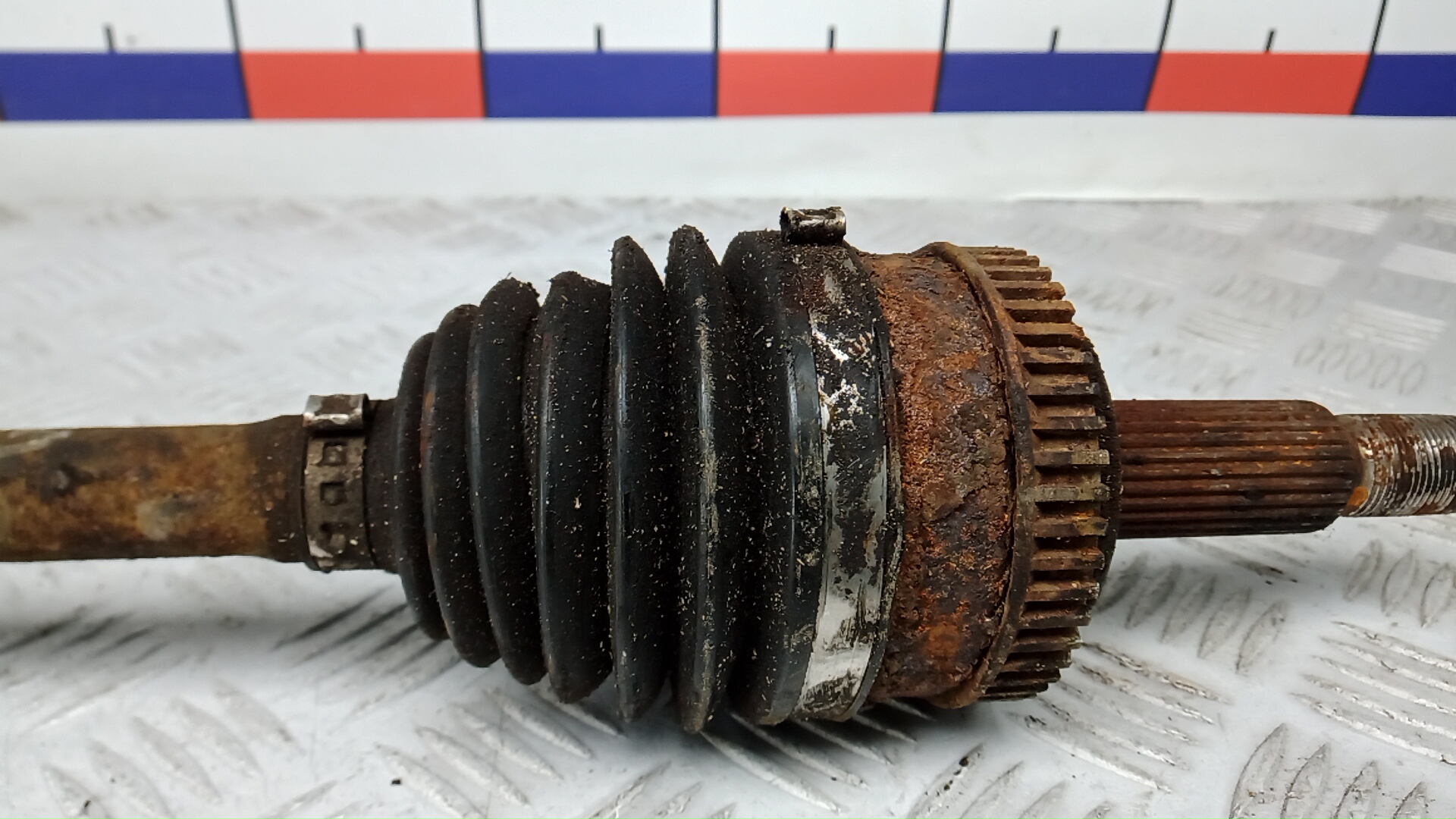 Полуось передняя левая