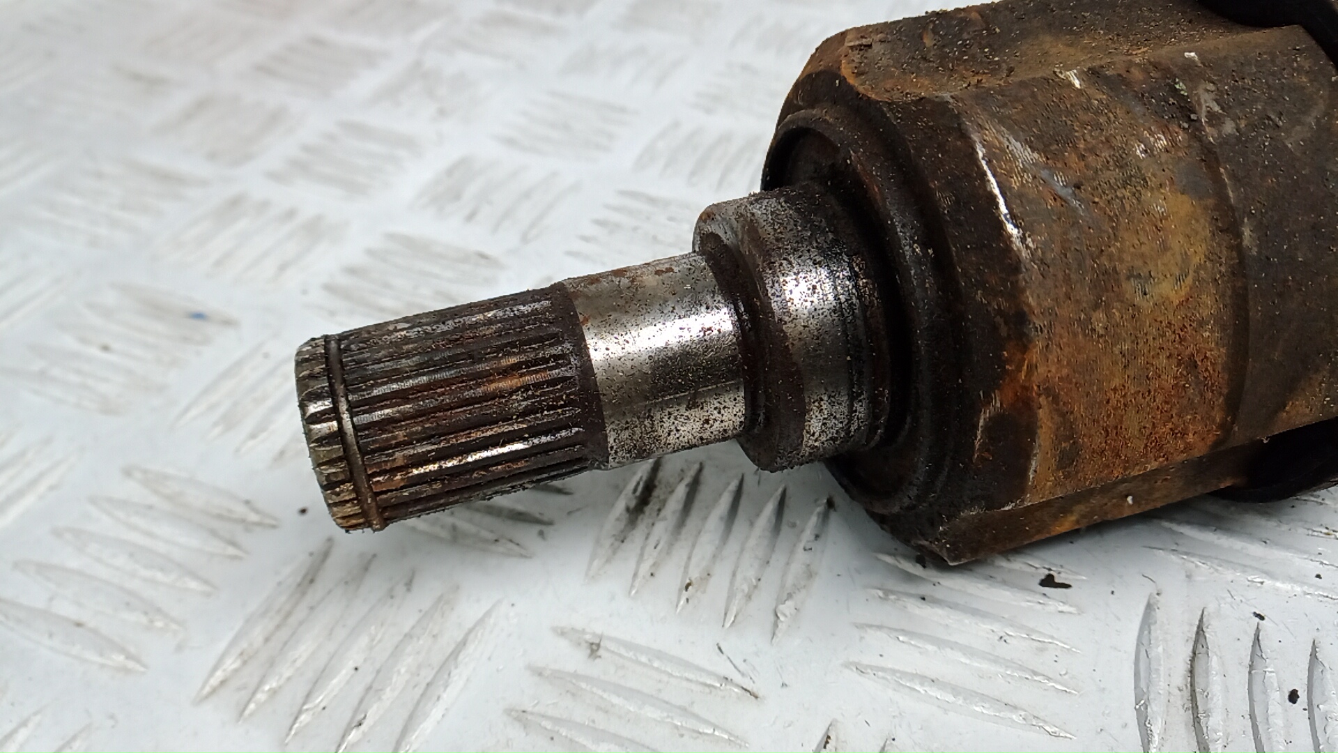 Полуось передняя левая