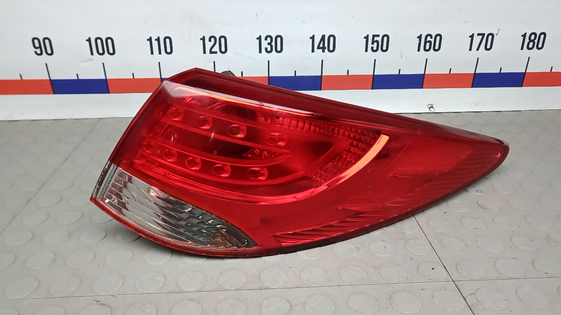 Фонарь задний правый