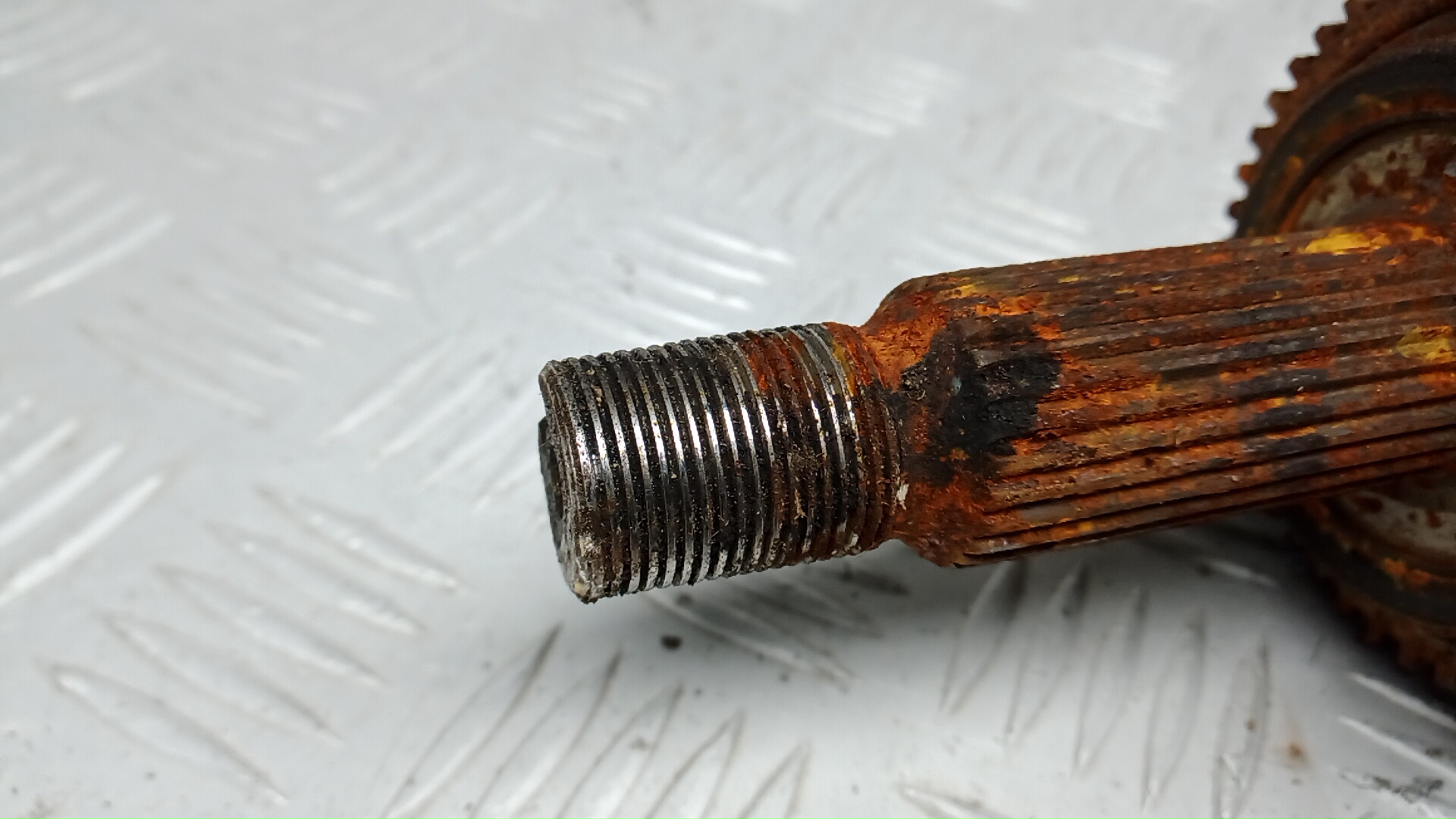 Полуось передняя правая