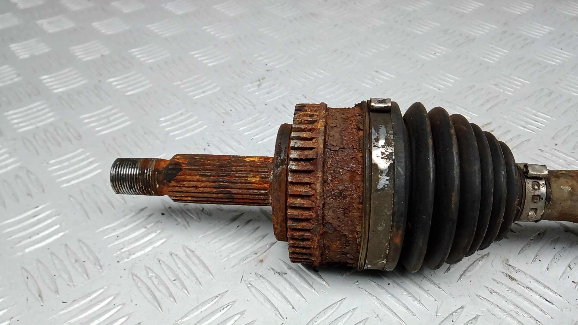 Полуось передняя правая