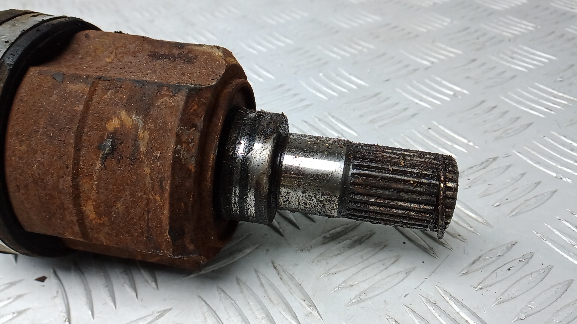 Полуось передняя правая