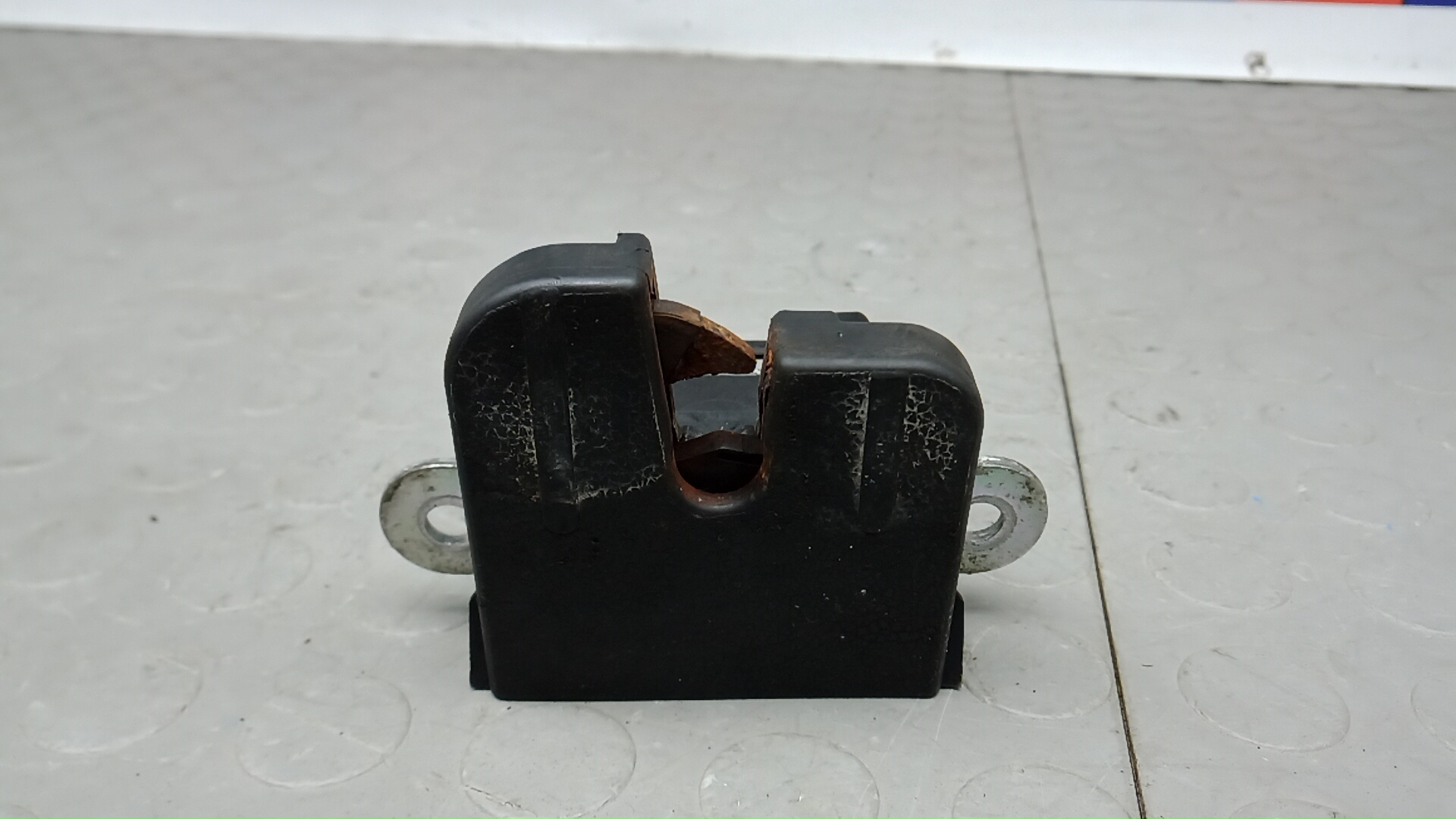 Замок багажника