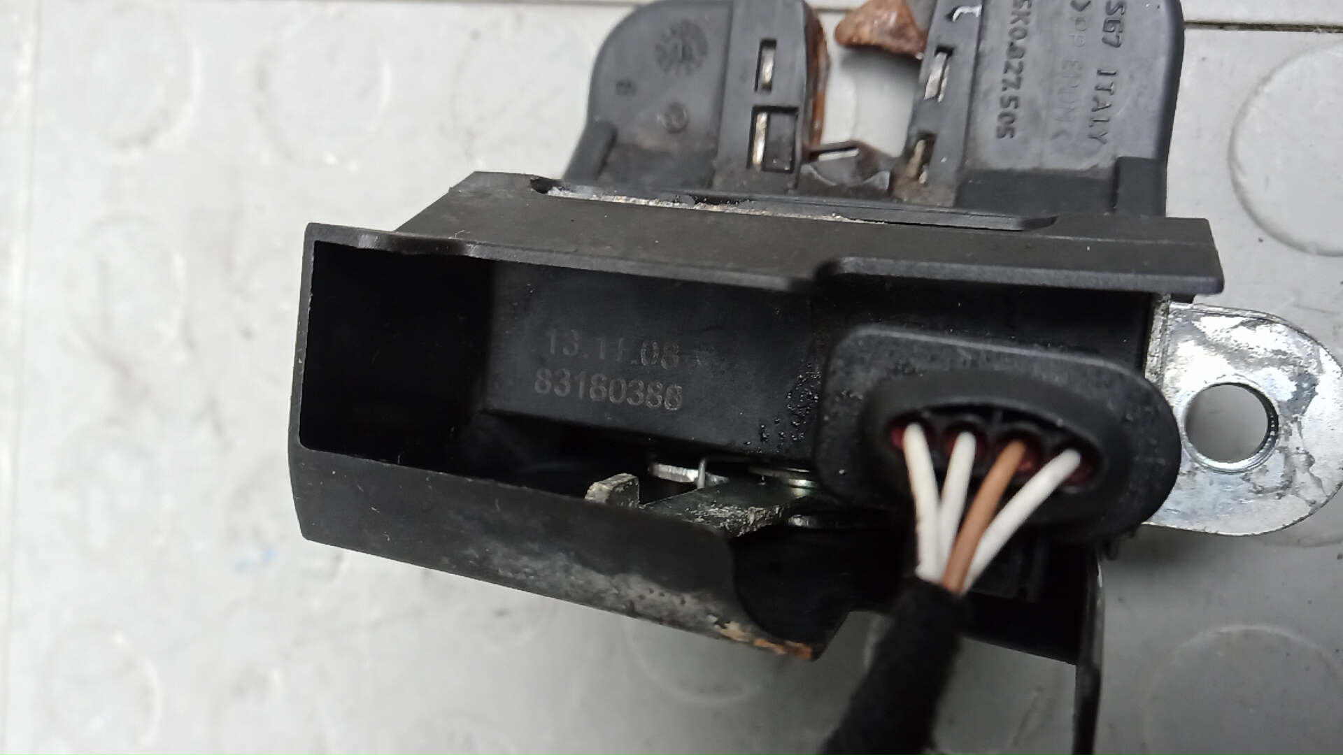 Замок багажника