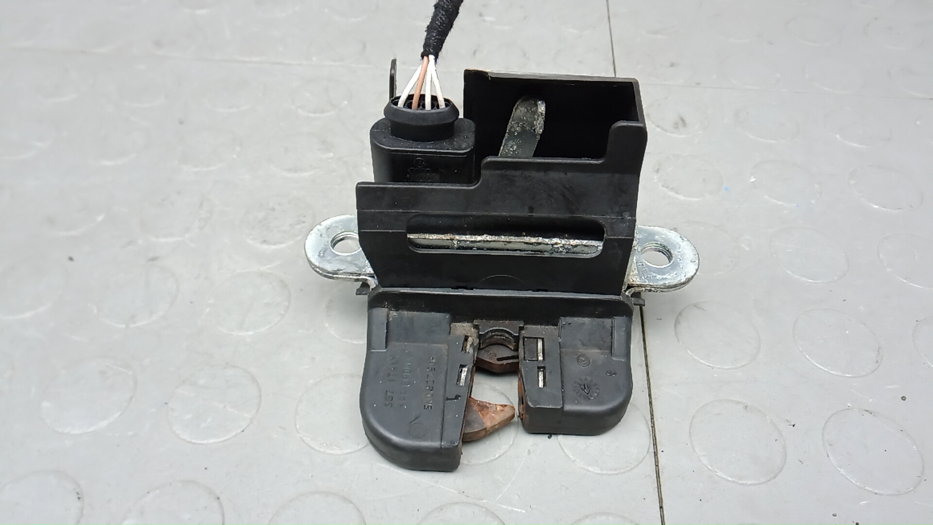 Замок багажника