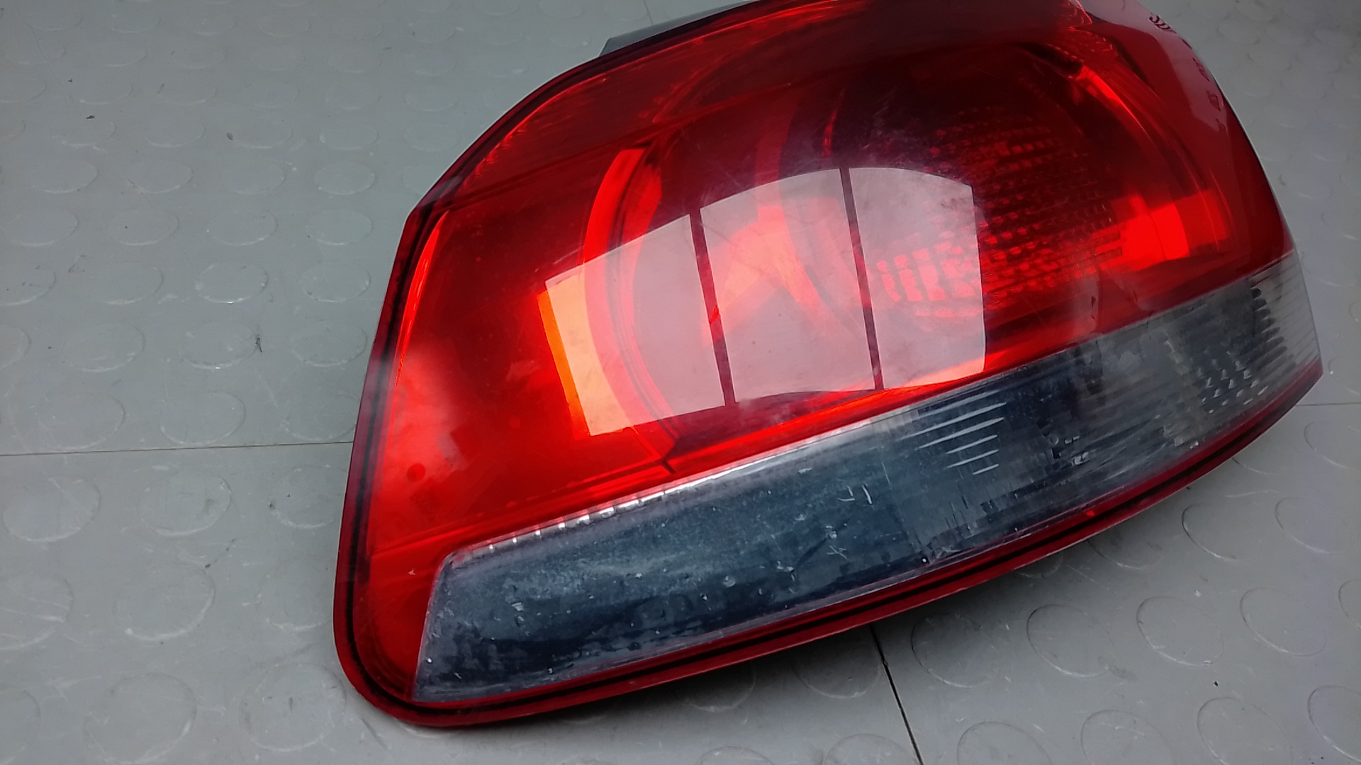 Фонарь задний левый