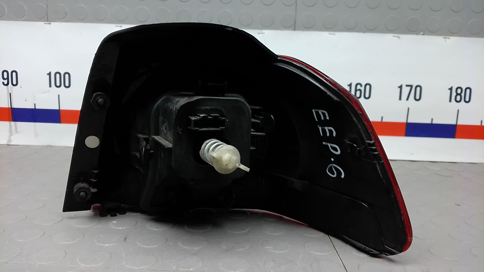 Фонарь задний левый