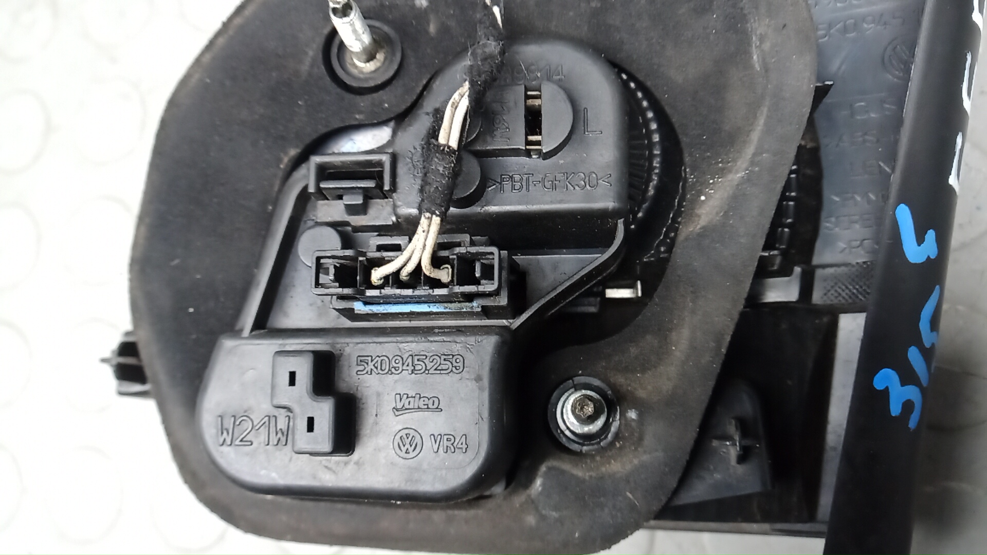 Фонарь задний внутренний левый