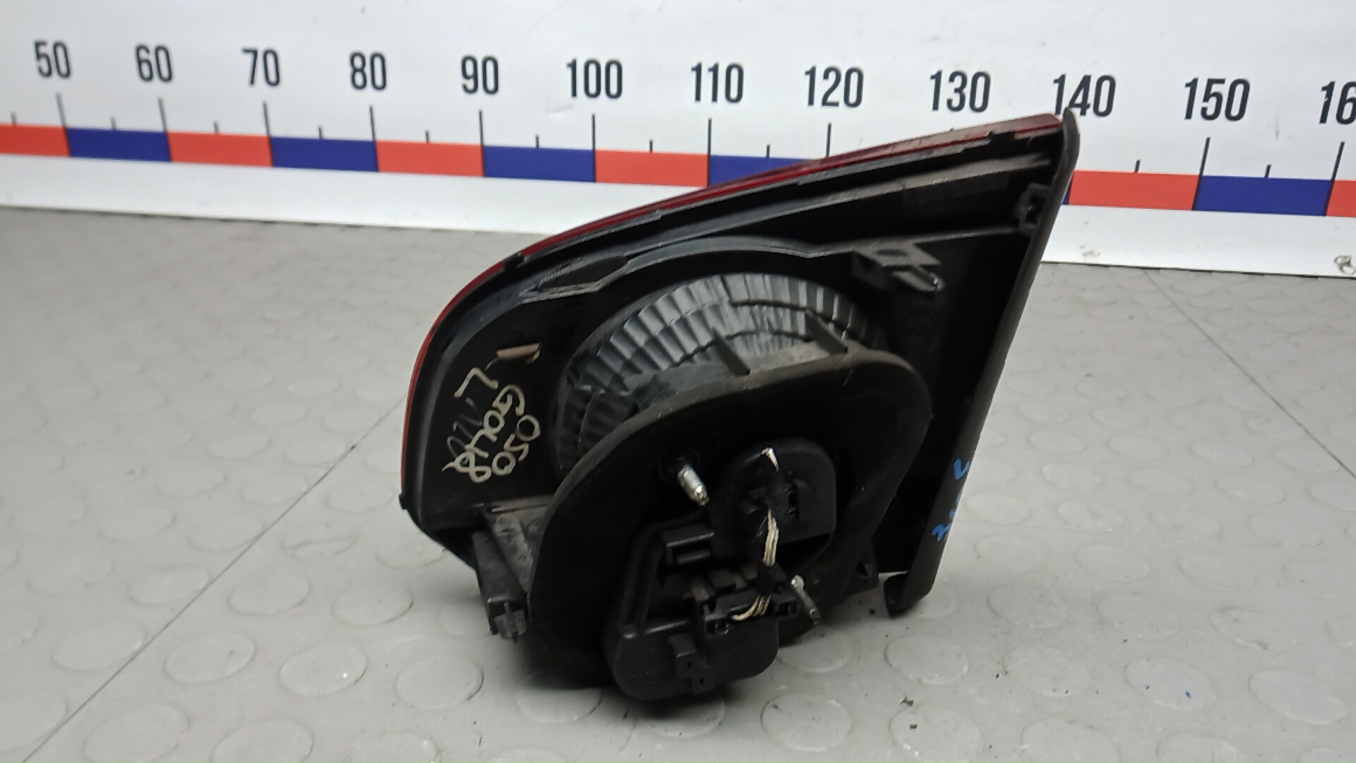 Фонарь задний внутренний левый