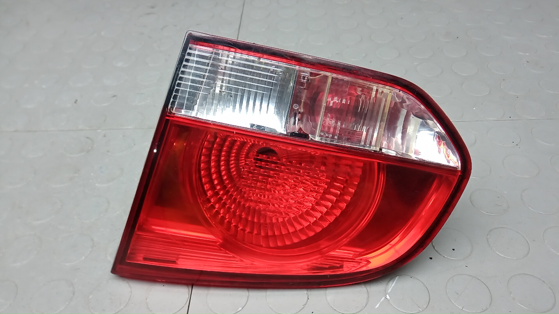 Фонарь задний внутренний правый