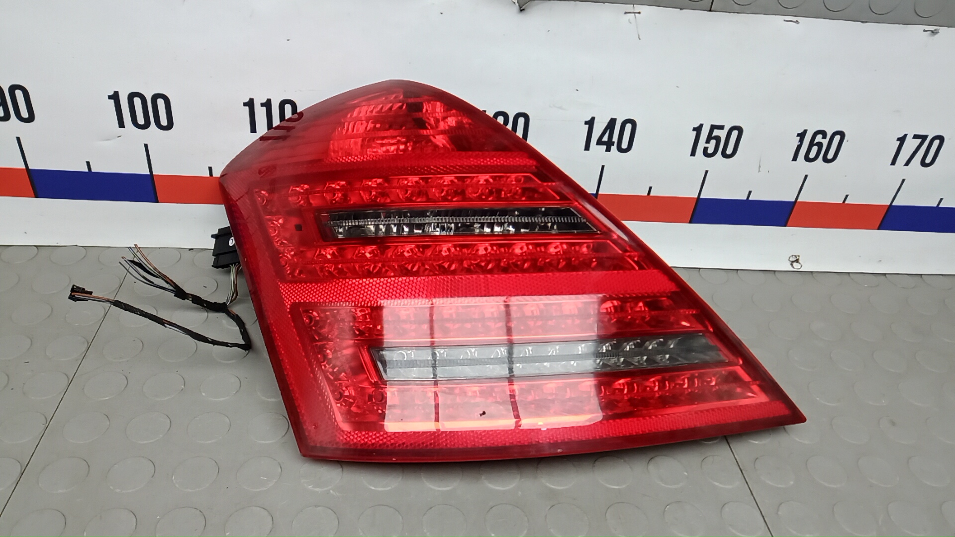 Фонарь задний левый