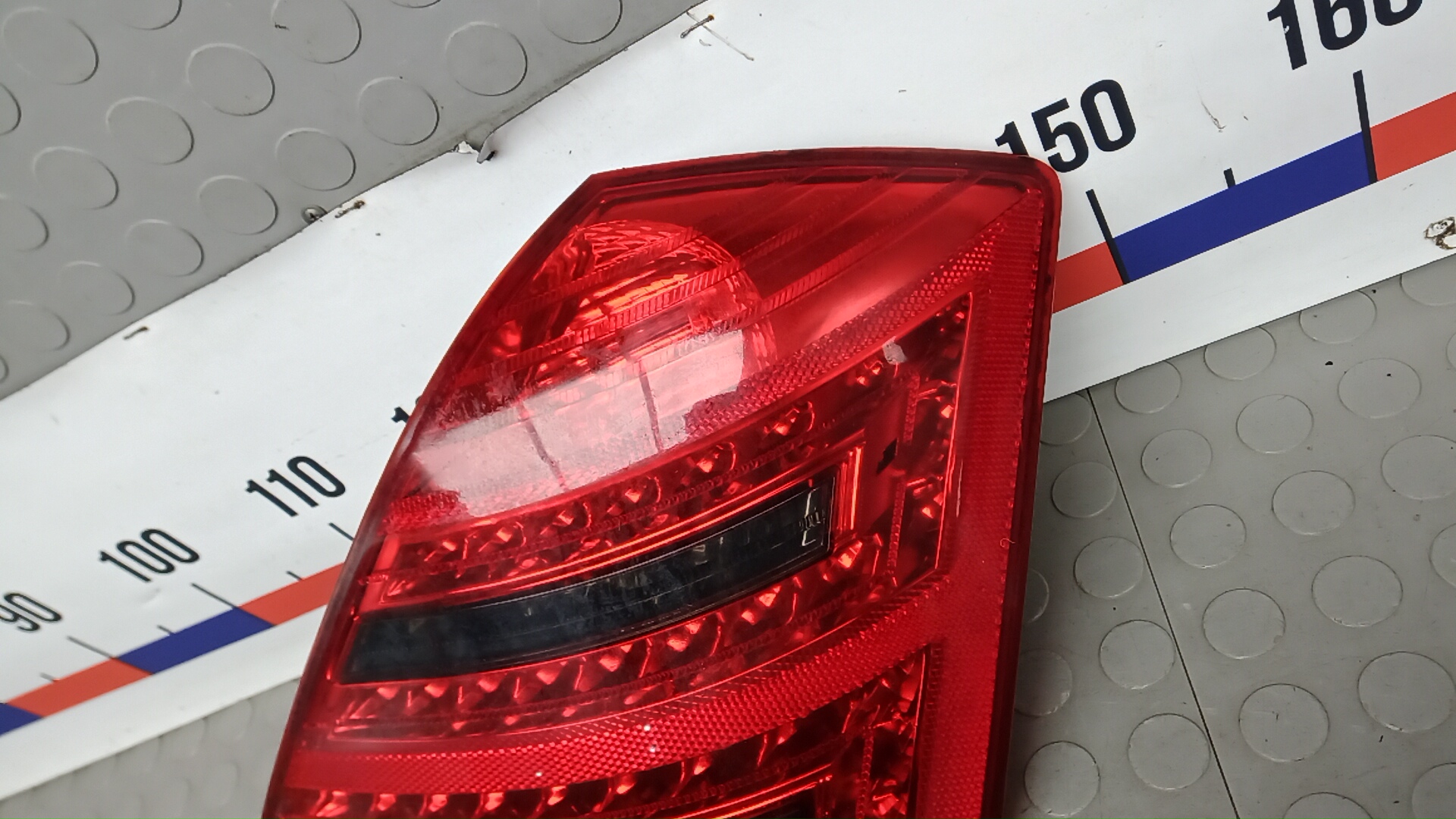 Фонарь задний правый