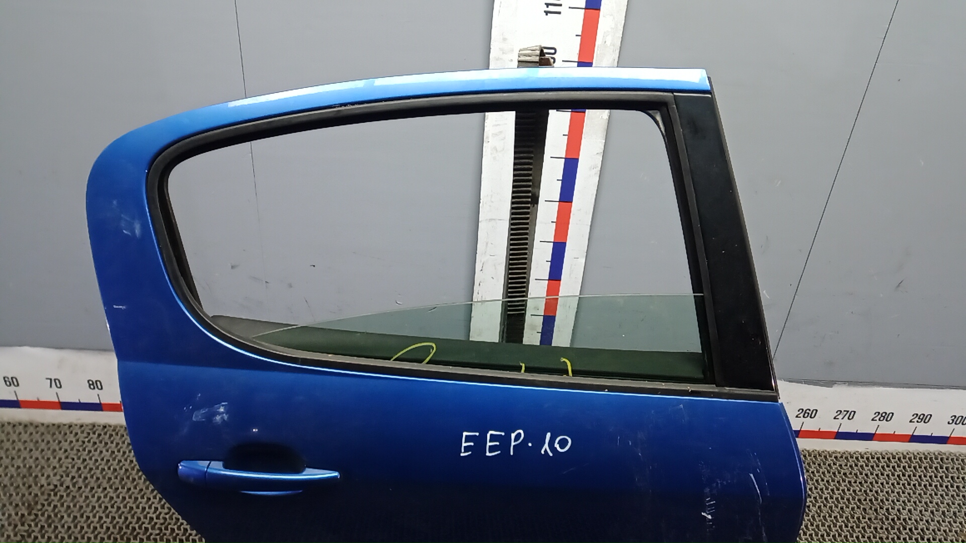 Дверь задняя правая