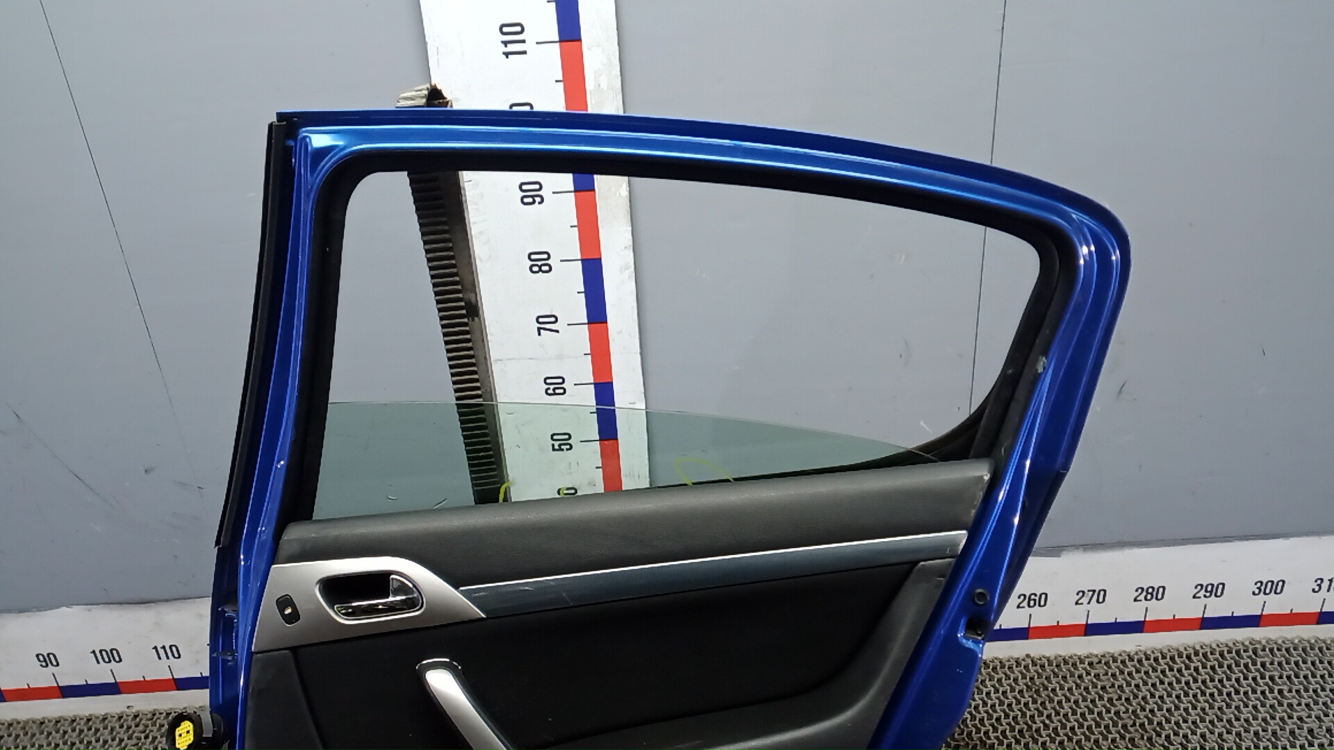 Дверь задняя правая