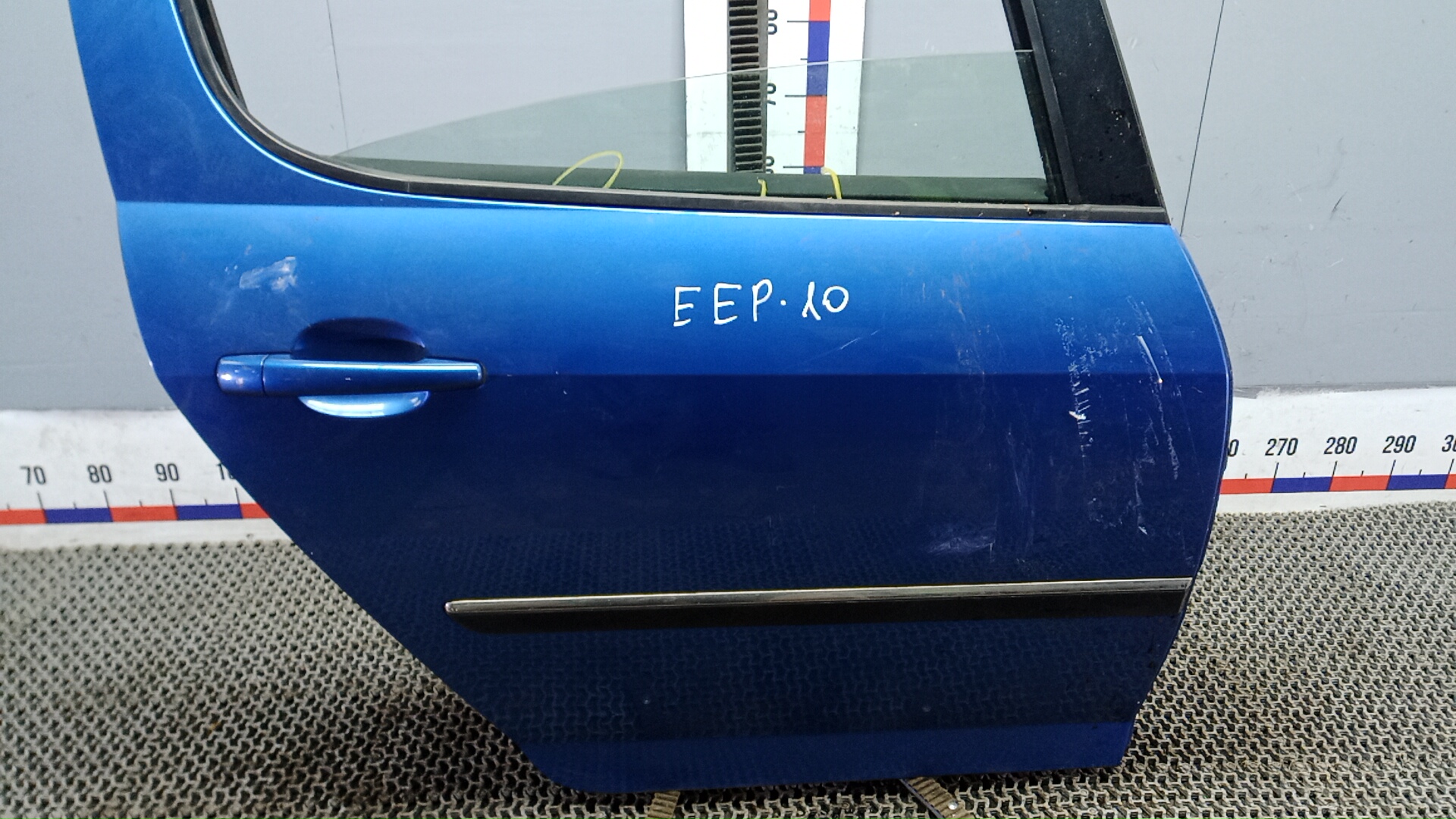 Дверь задняя правая