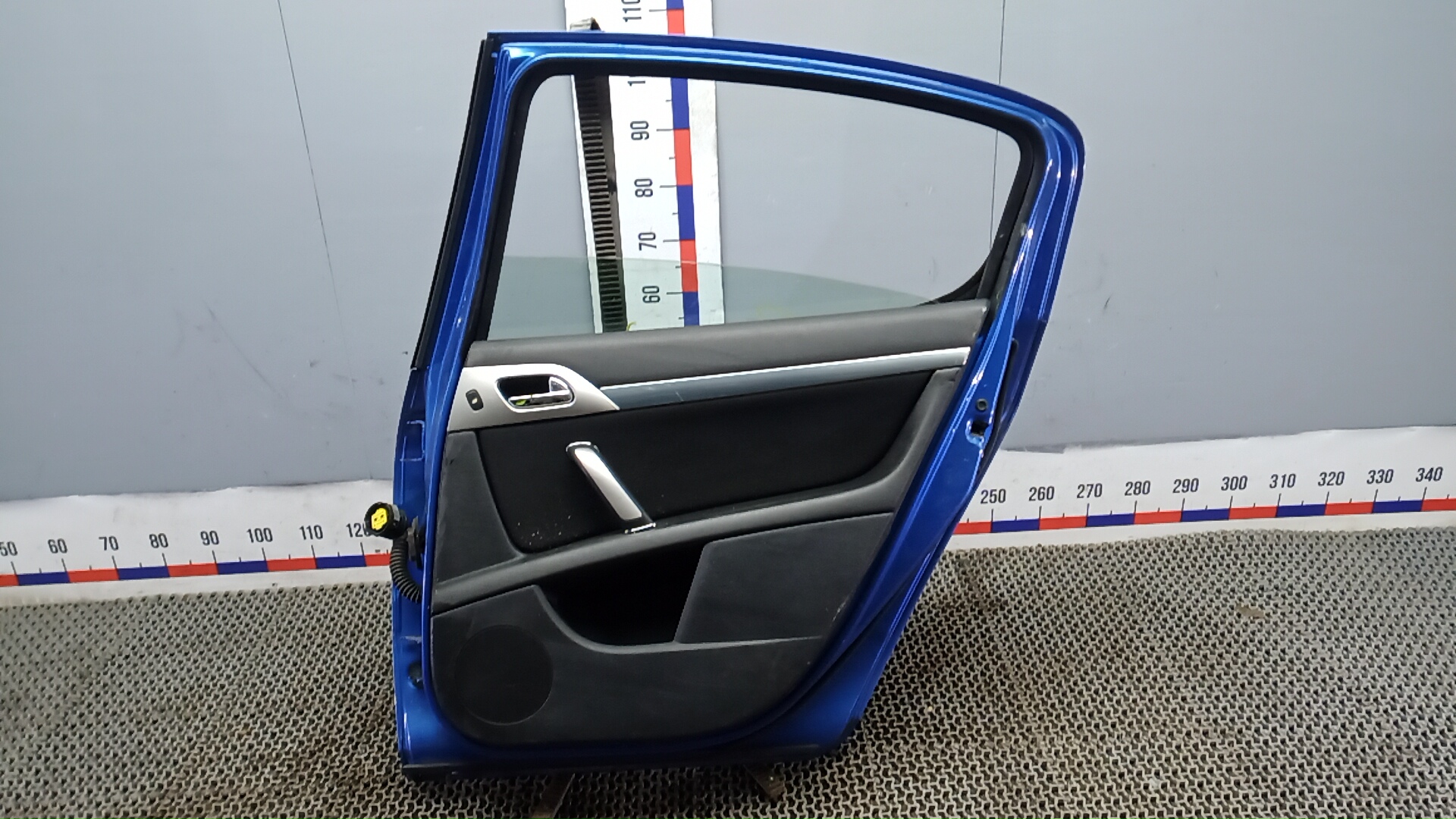 Дверь задняя правая