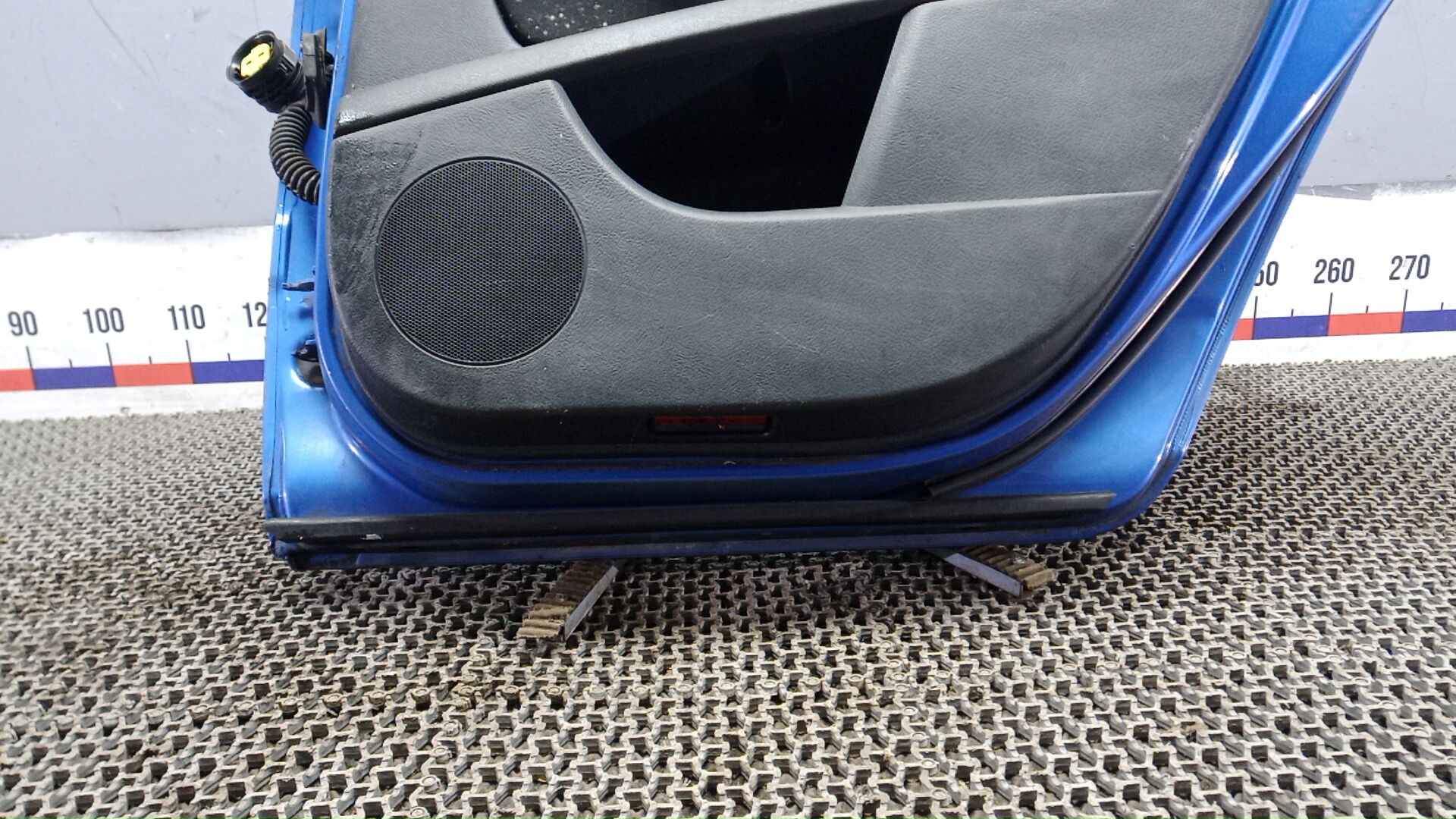 Дверь задняя правая