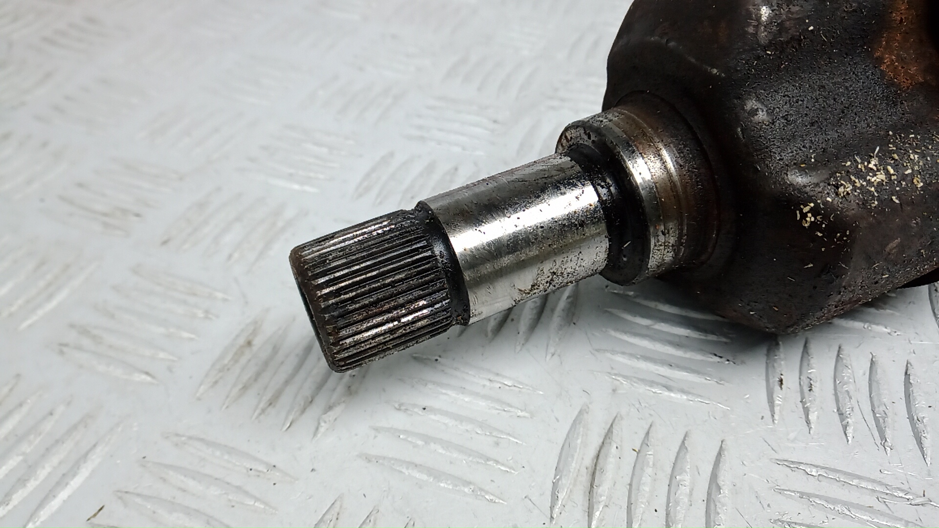 Полуось передняя левая