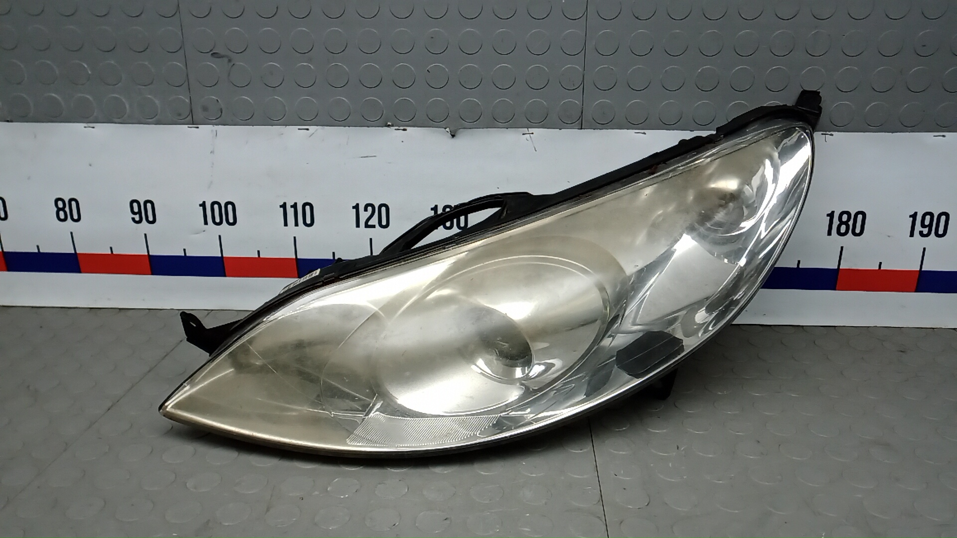 Фара левая
