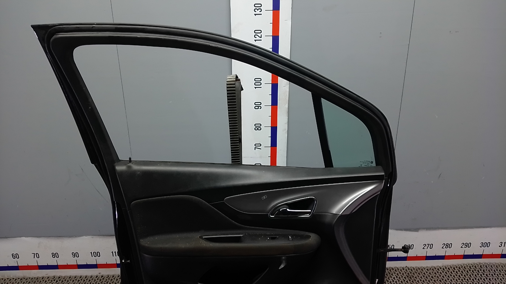 Дверь передняя левая