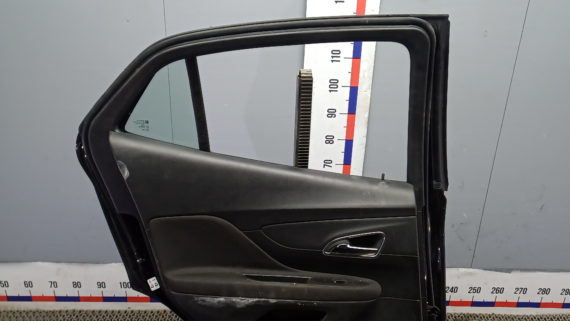 Дверь задняя левая