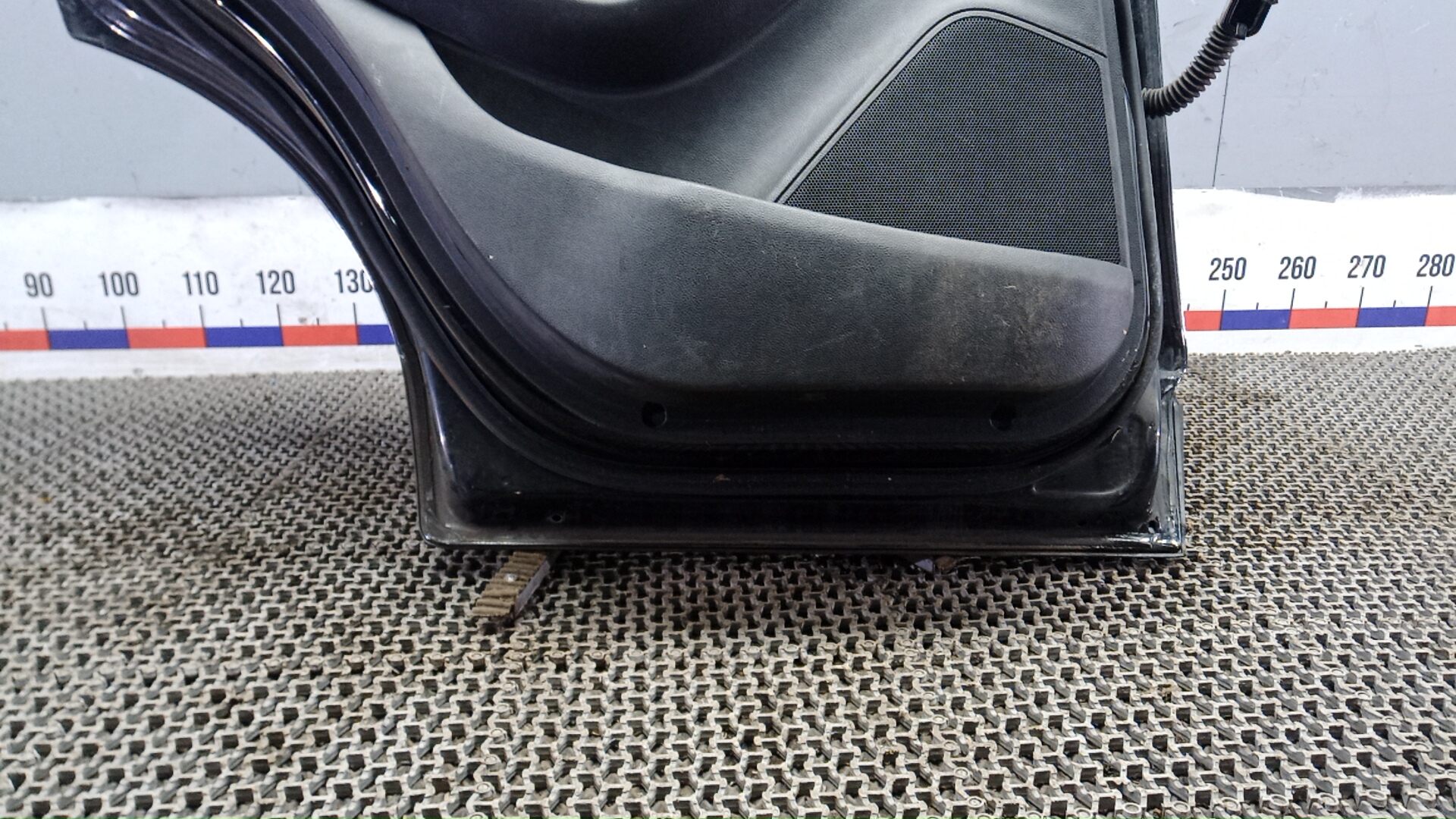 Дверь задняя левая