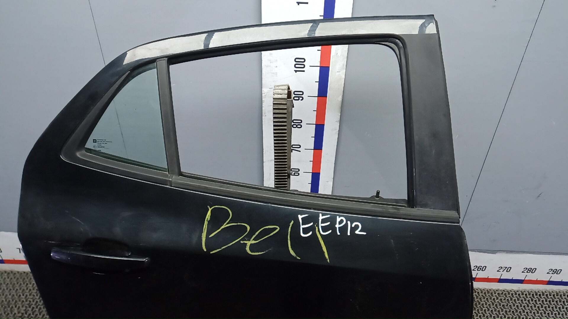 Дверь задняя правая