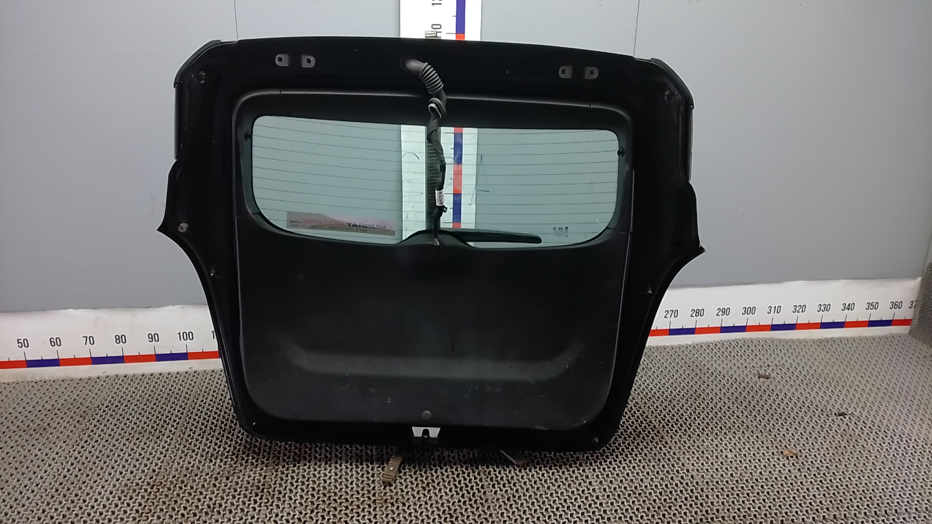 Дверь багажника