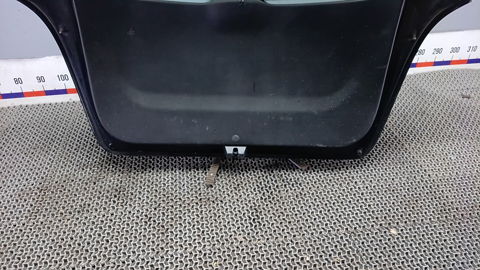 Дверь багажника