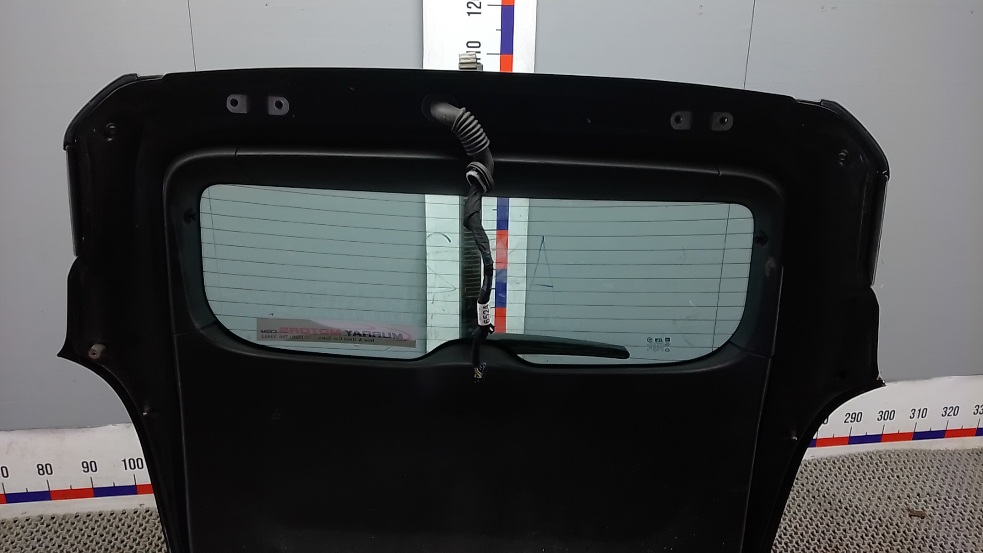 Дверь багажника