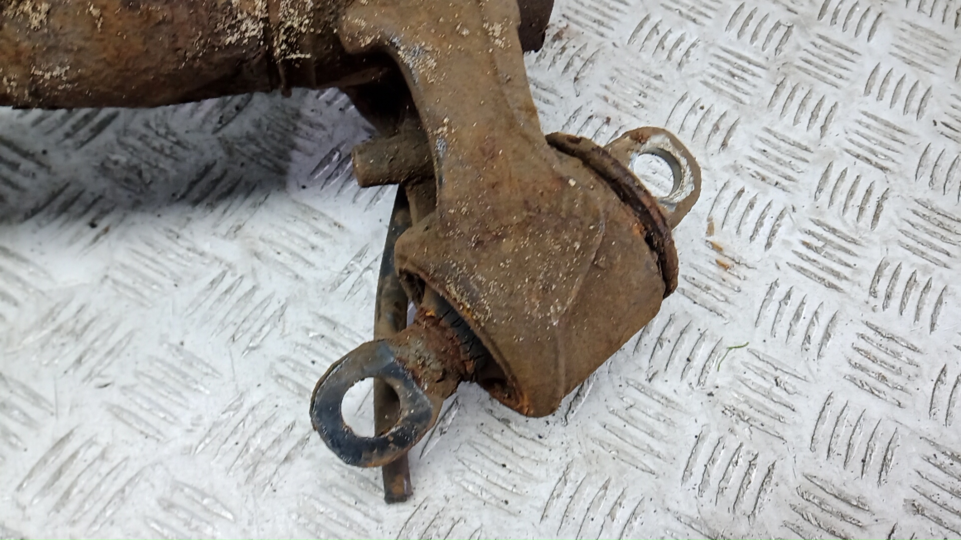 Балка задняя