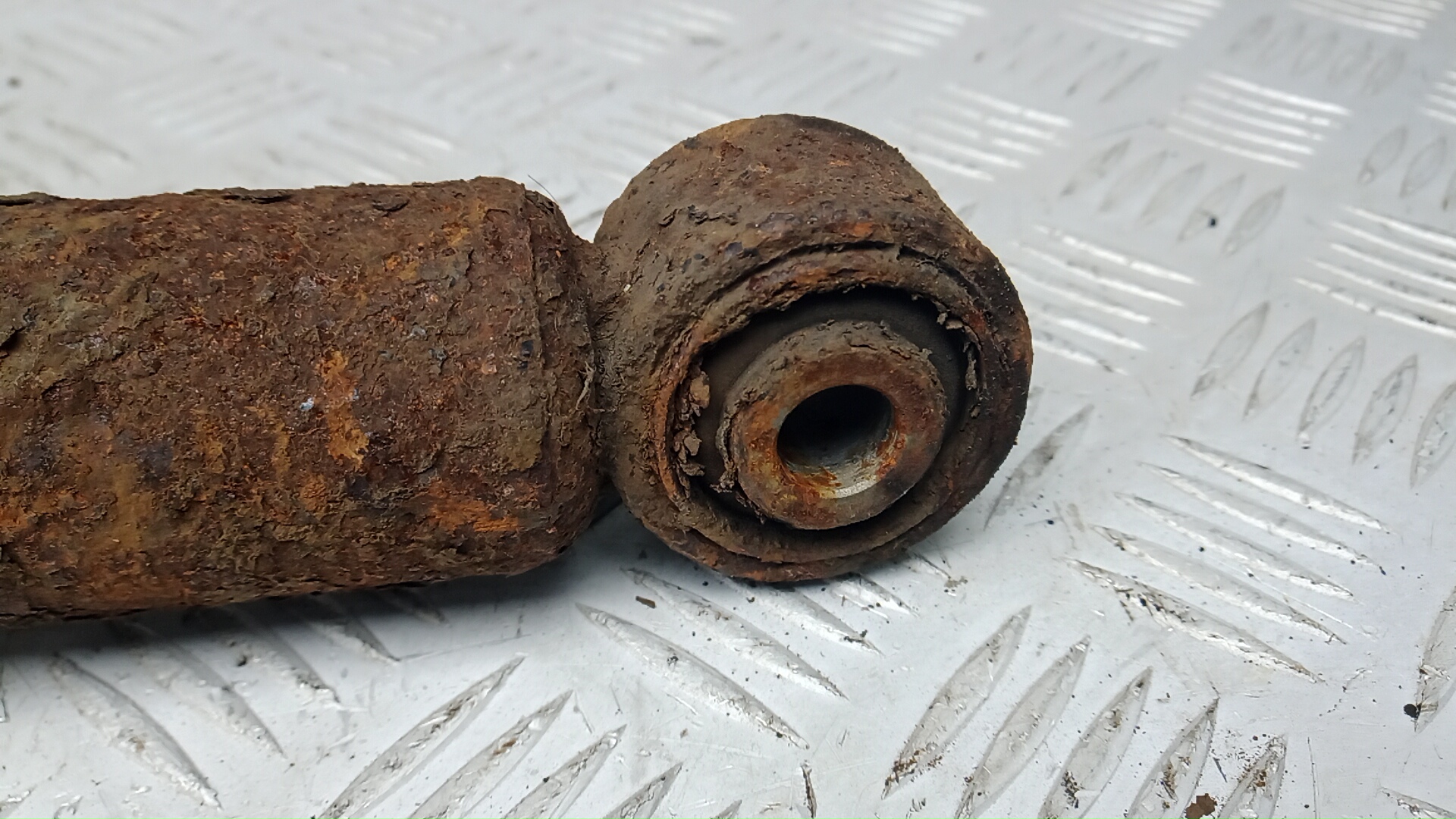 Амортизатор задний (стойка)