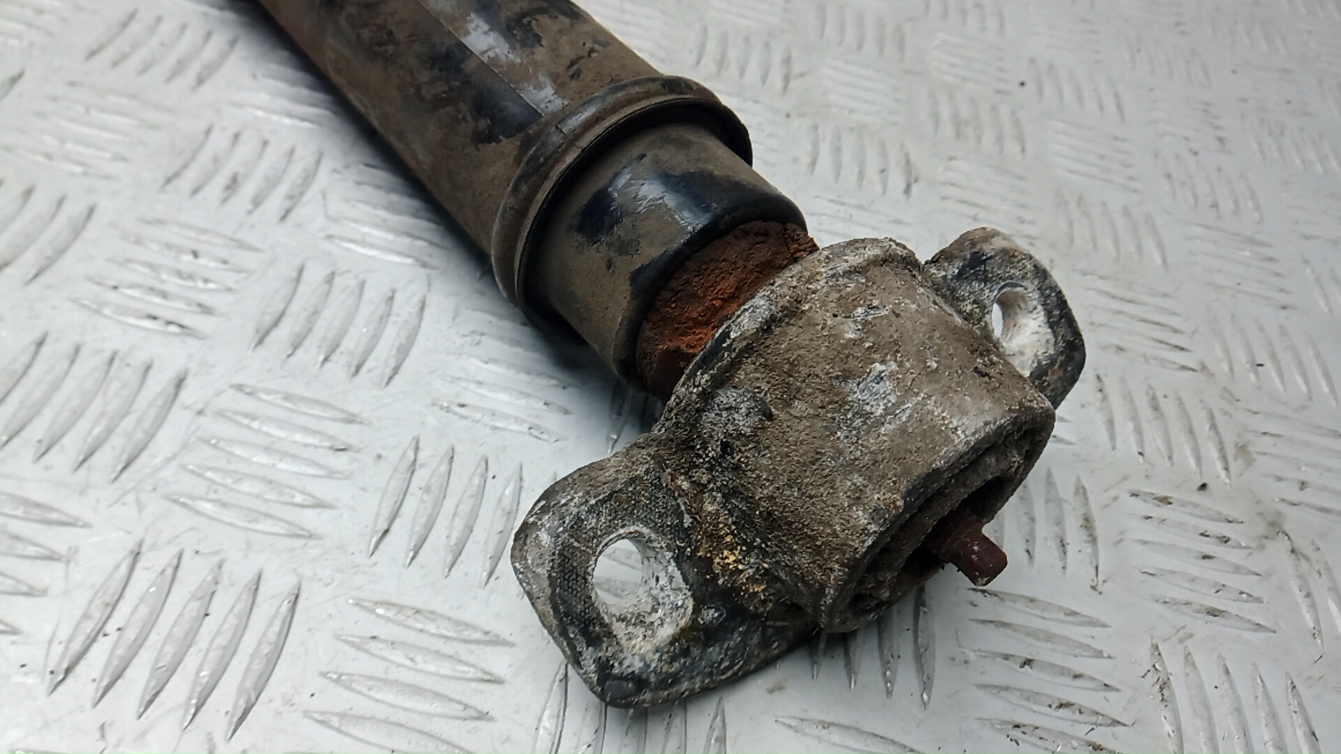 Амортизатор задний (стойка)