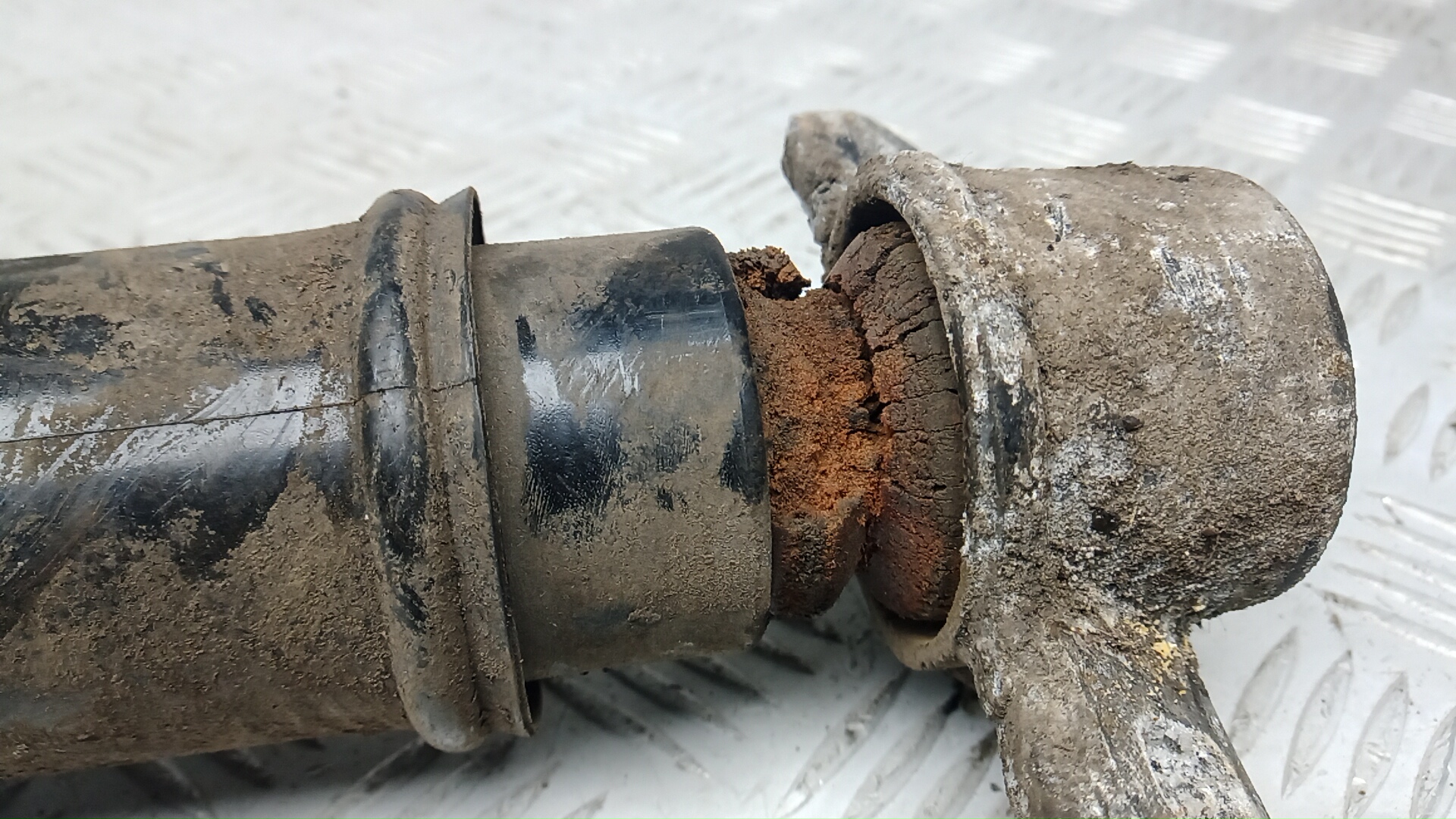 Амортизатор задний (стойка)