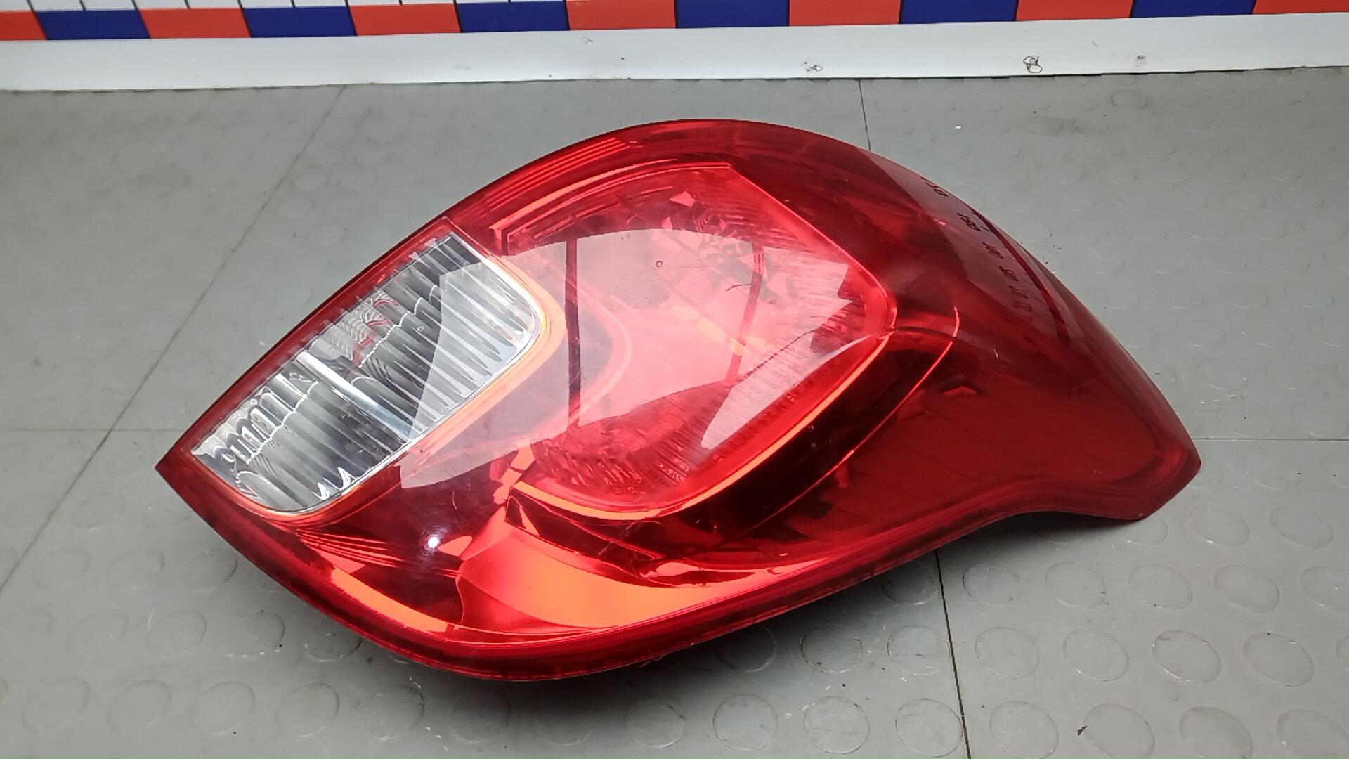 Фонарь задний правый