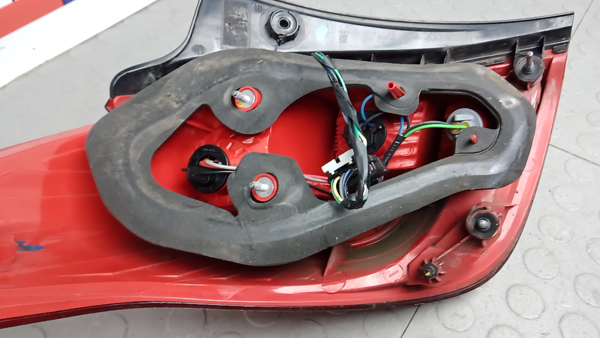 Фонарь задний правый