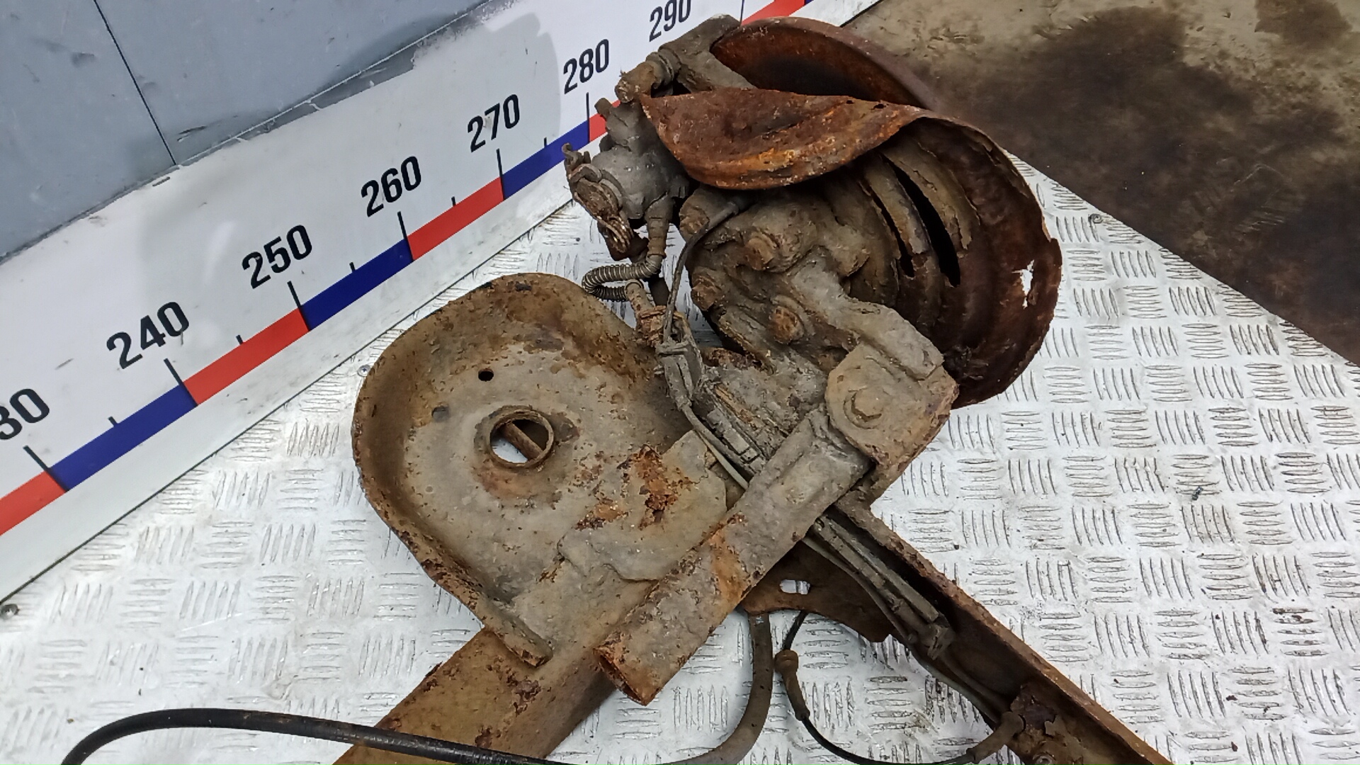 Балка задняя