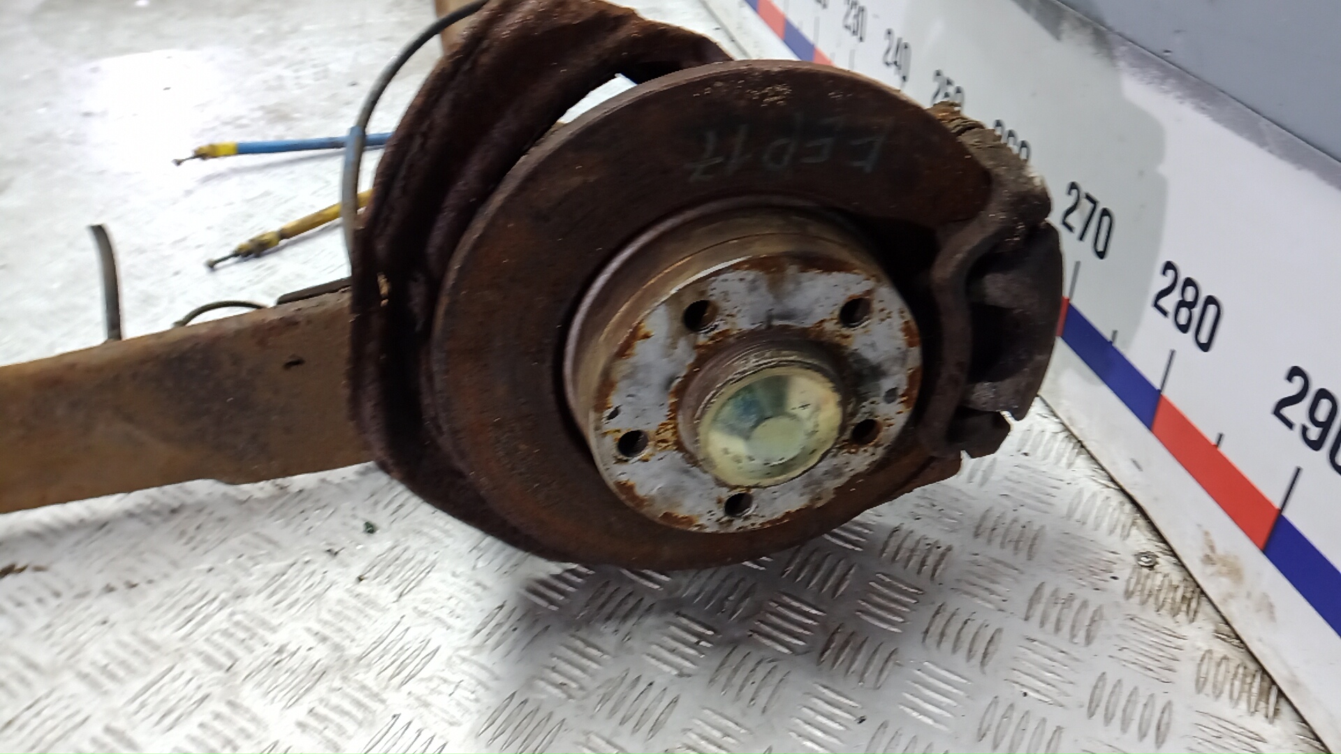 Балка задняя