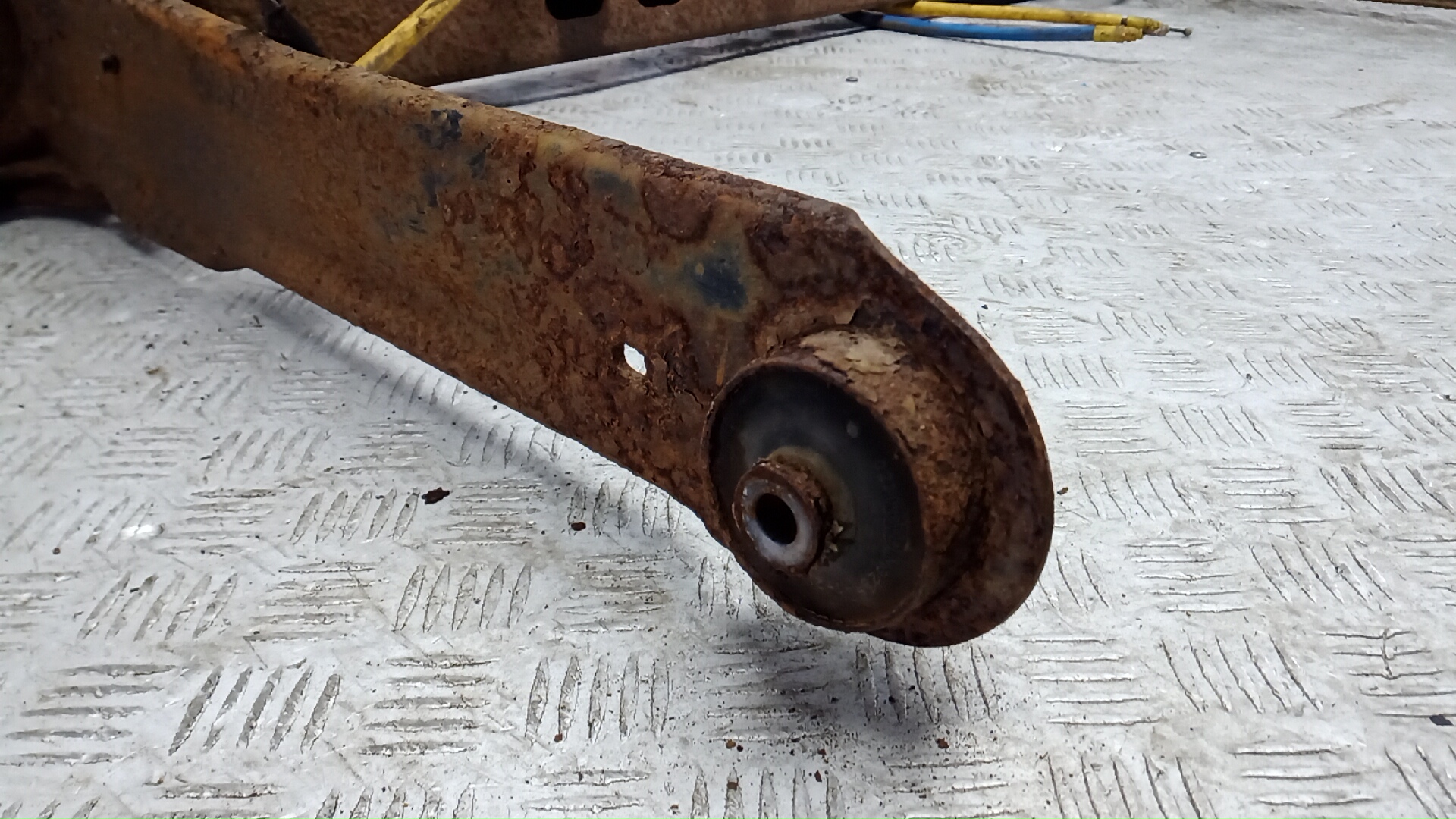 Балка задняя