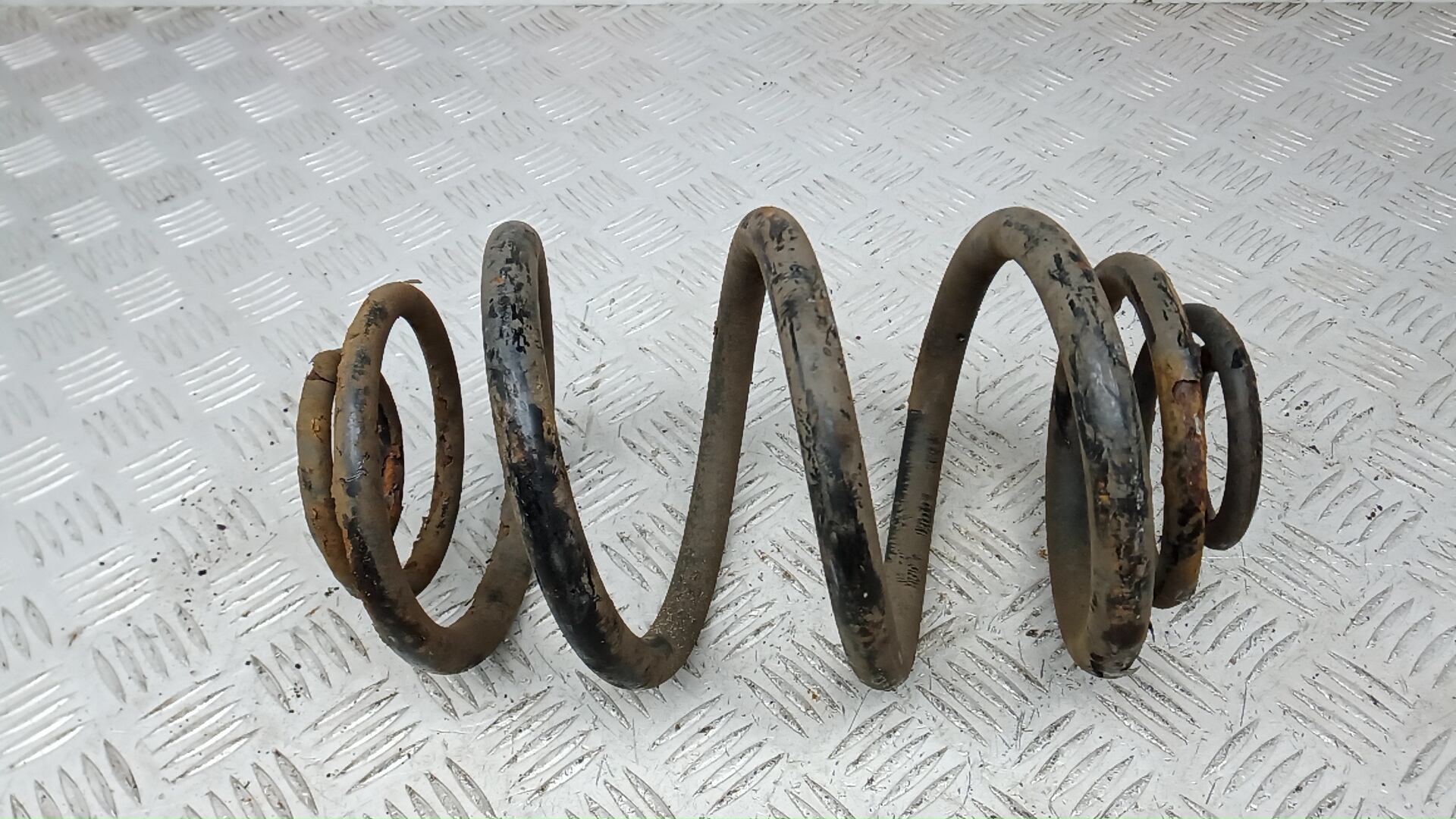 Пружина задняя