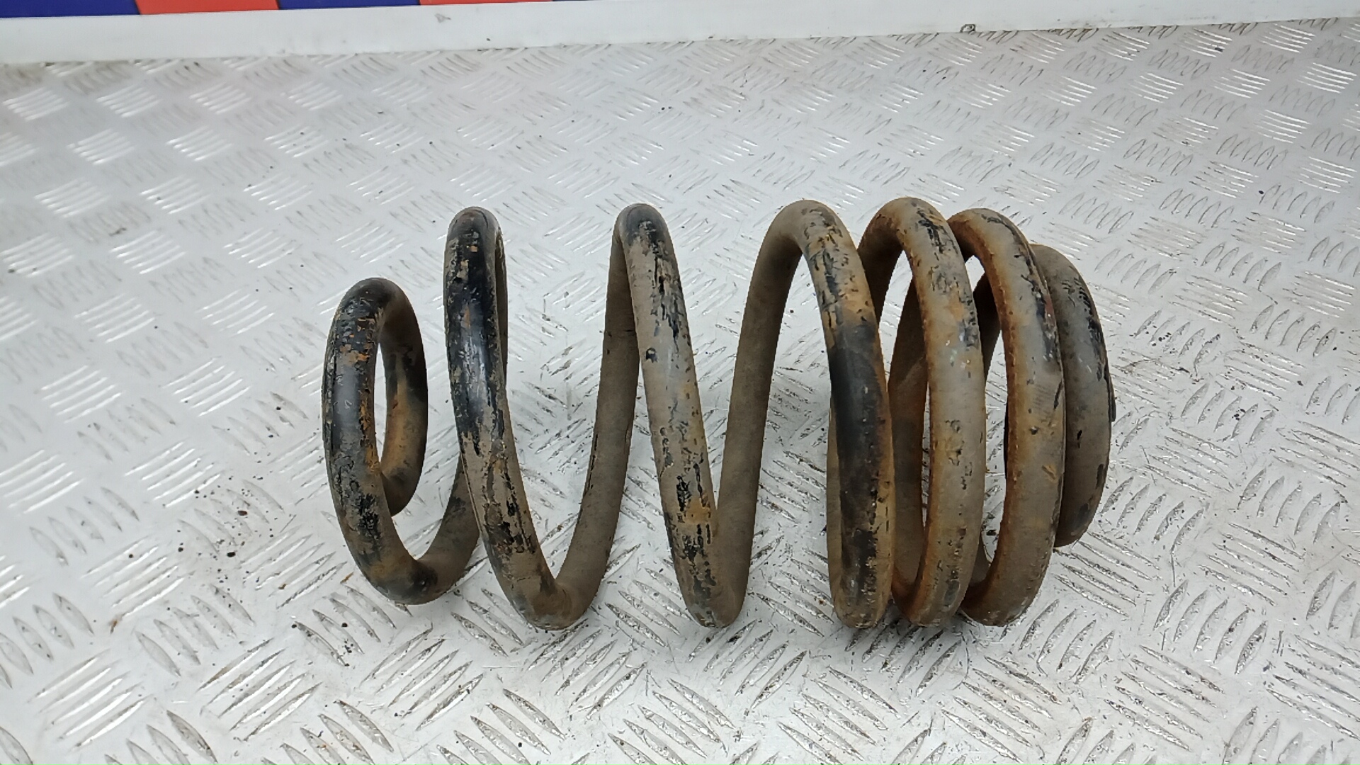 Пружина задняя