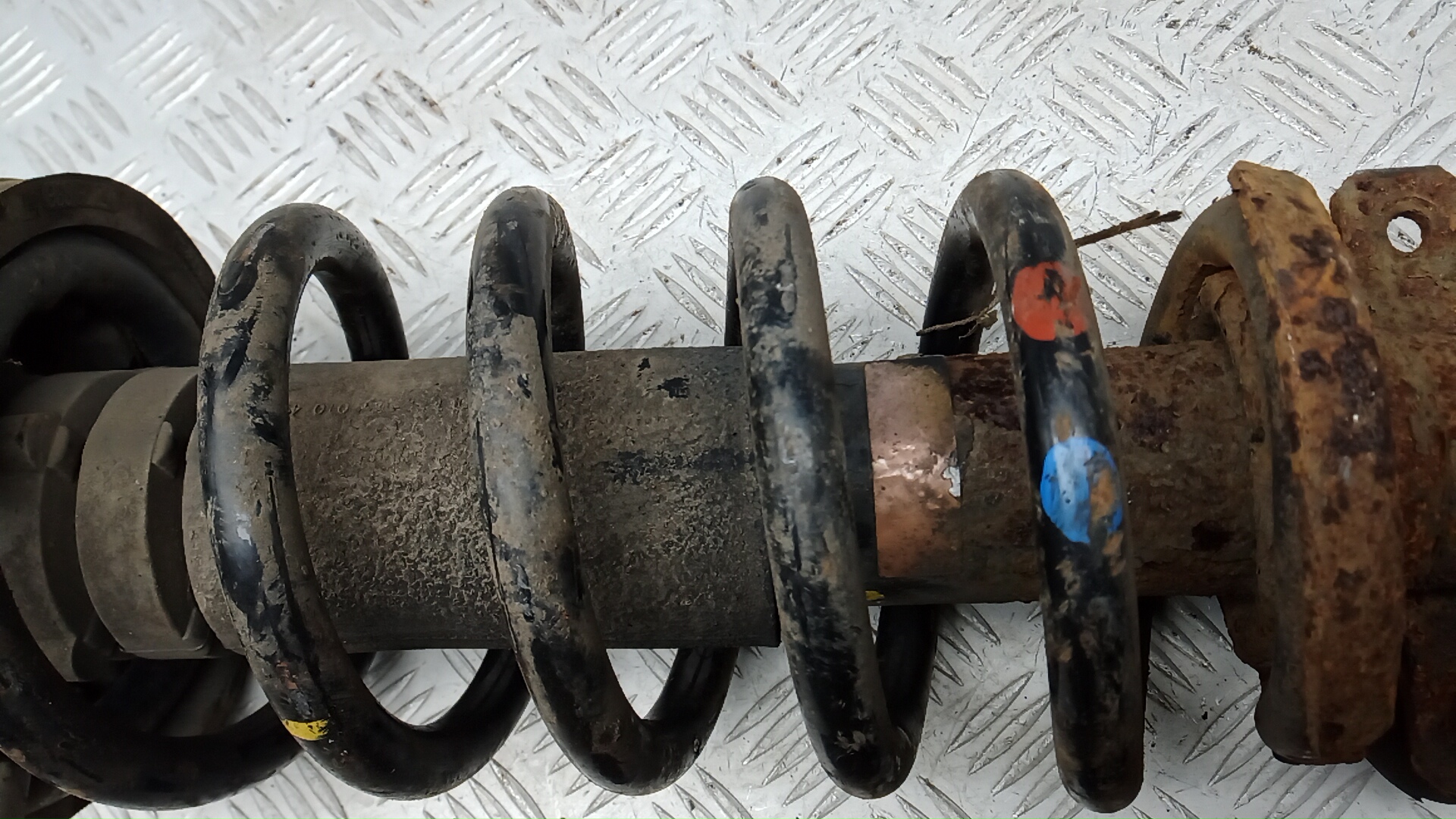 Амортизатор передний правый