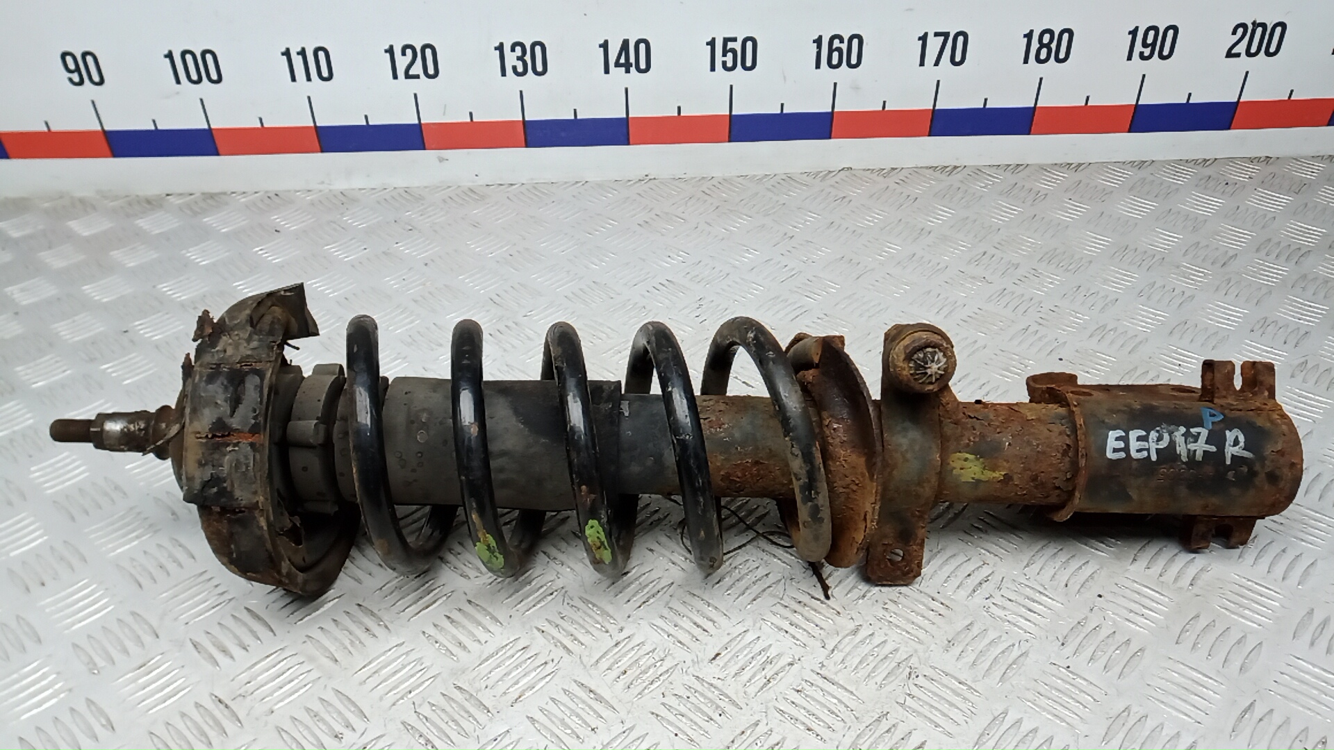 Амортизатор передний правый