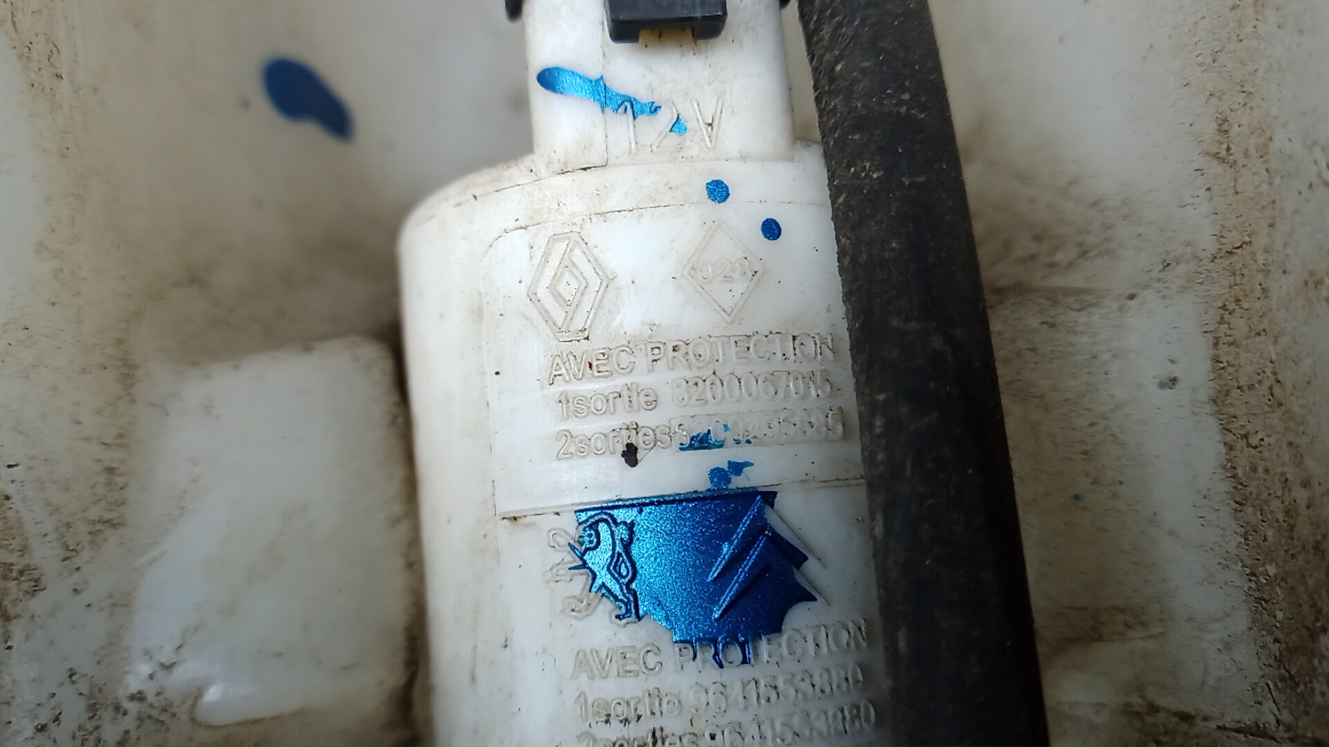 Бачок омывателя лобового стекла