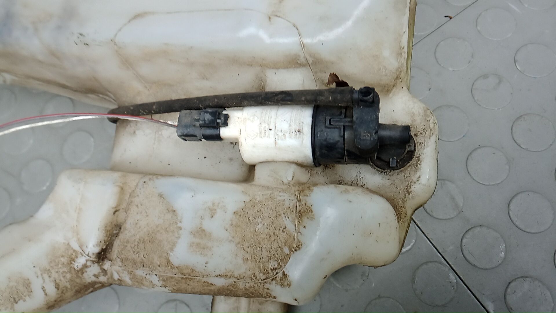 Бачок омывателя лобового стекла