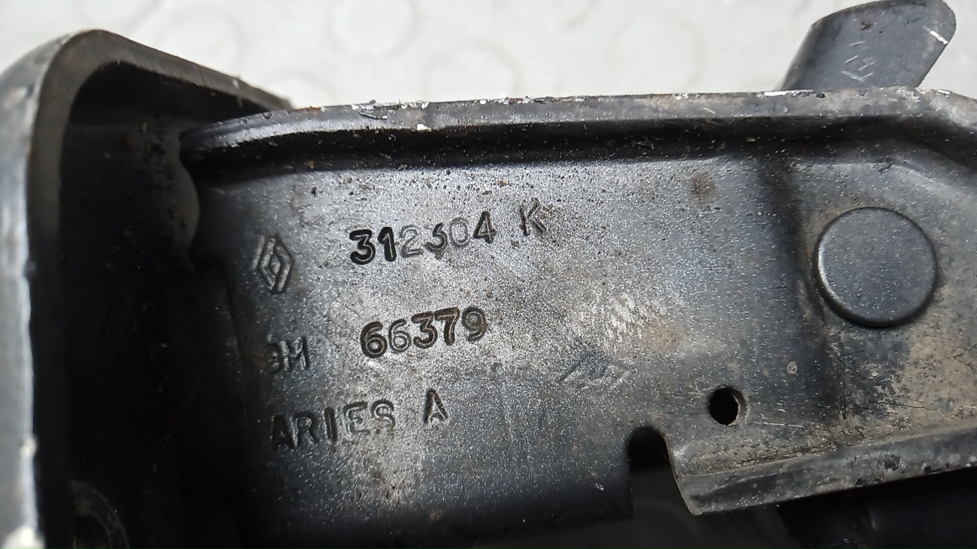 Петля двери задней