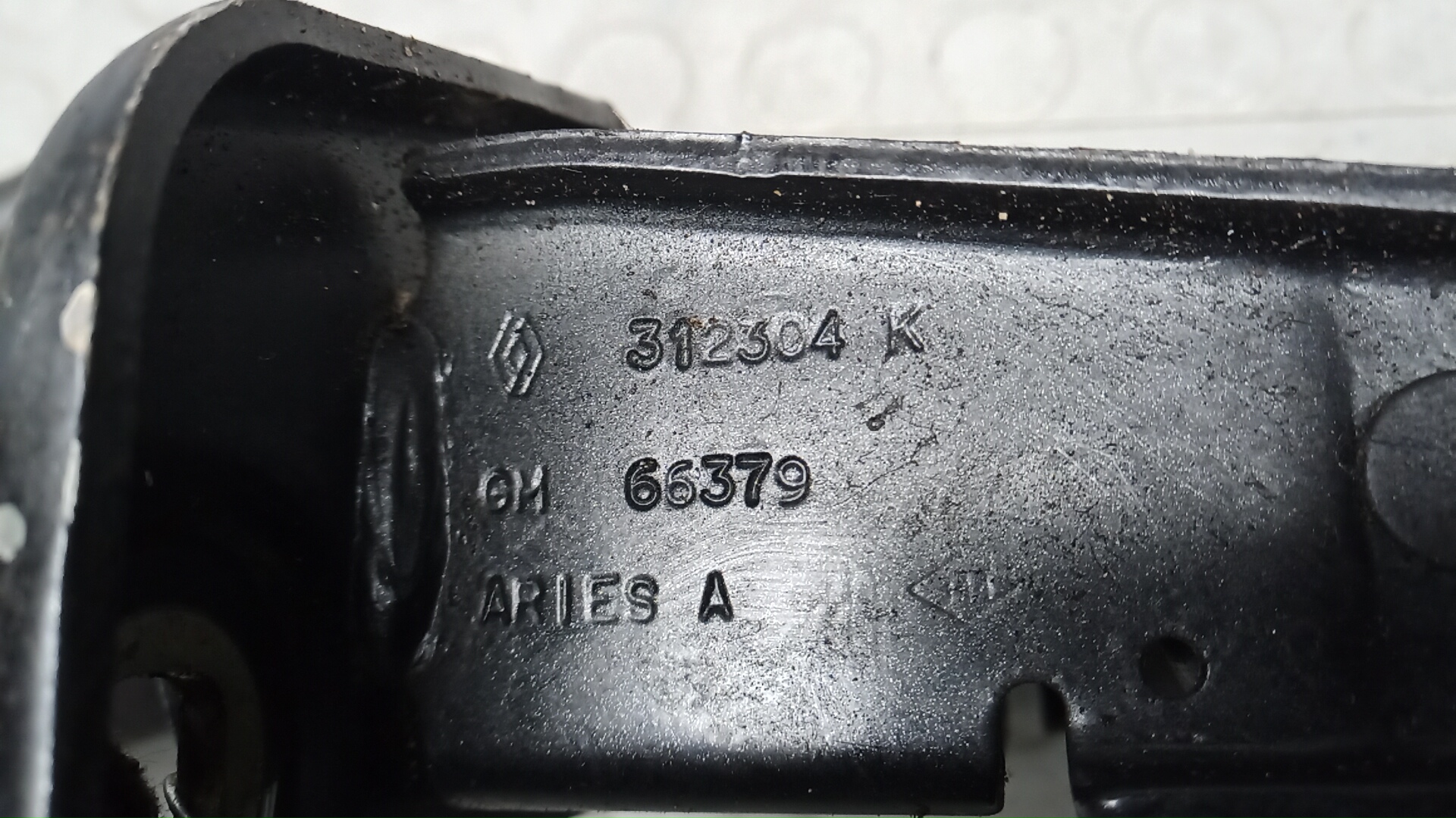 Петля двери задней